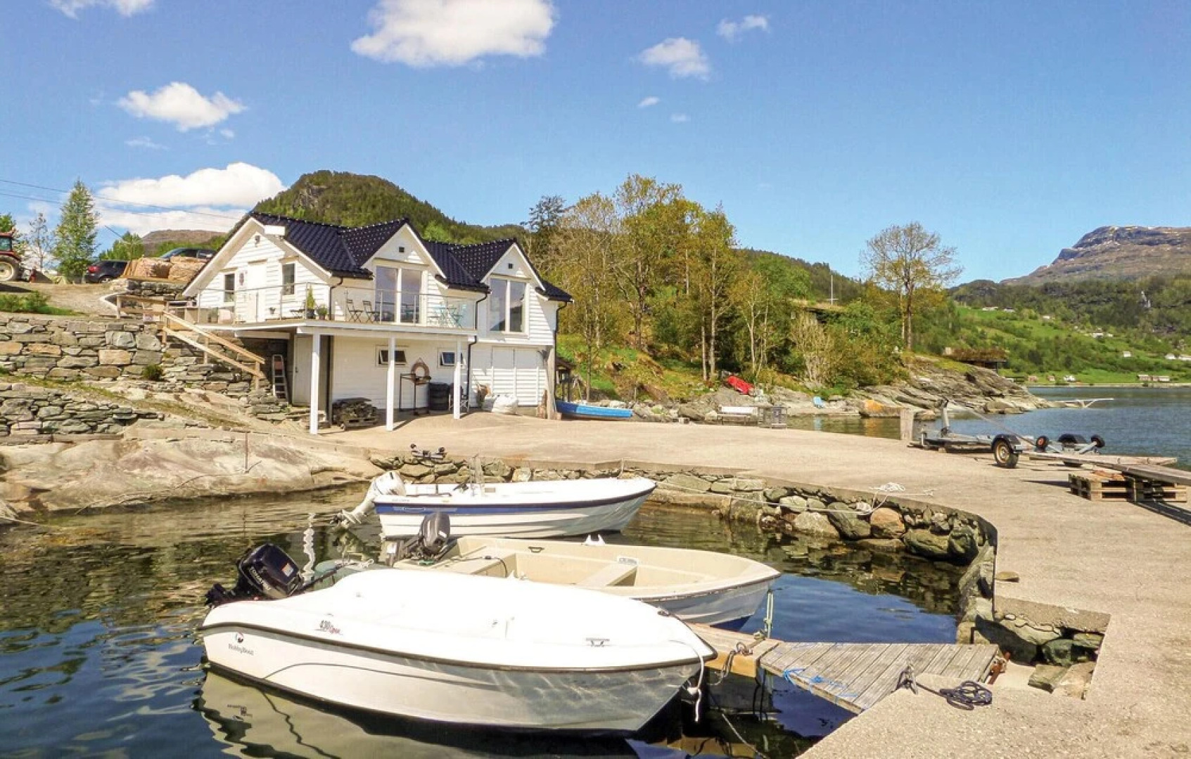 Nice Home in Strandebarm With 2 Bedrooms and Wifi