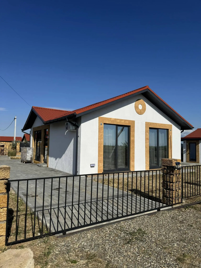 Коттедж с бассейном на улице Винодельческая