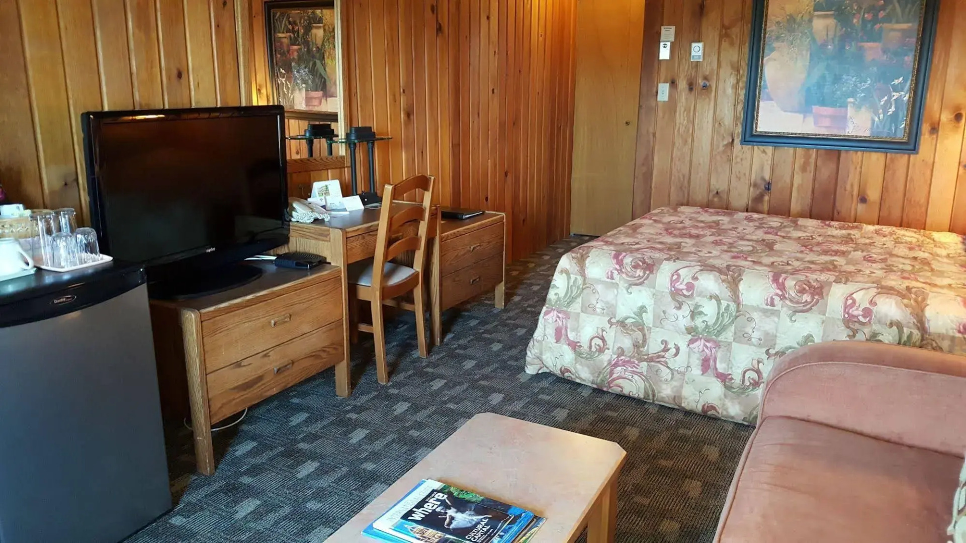 The Cedarwood Inn & Suites