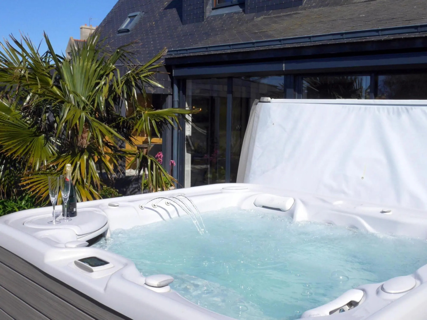 Holiday Home With Jacuzzi, Guisseny