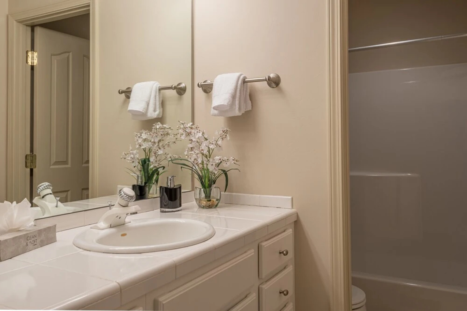 Yeagr Home Elkhorn by RedAwning