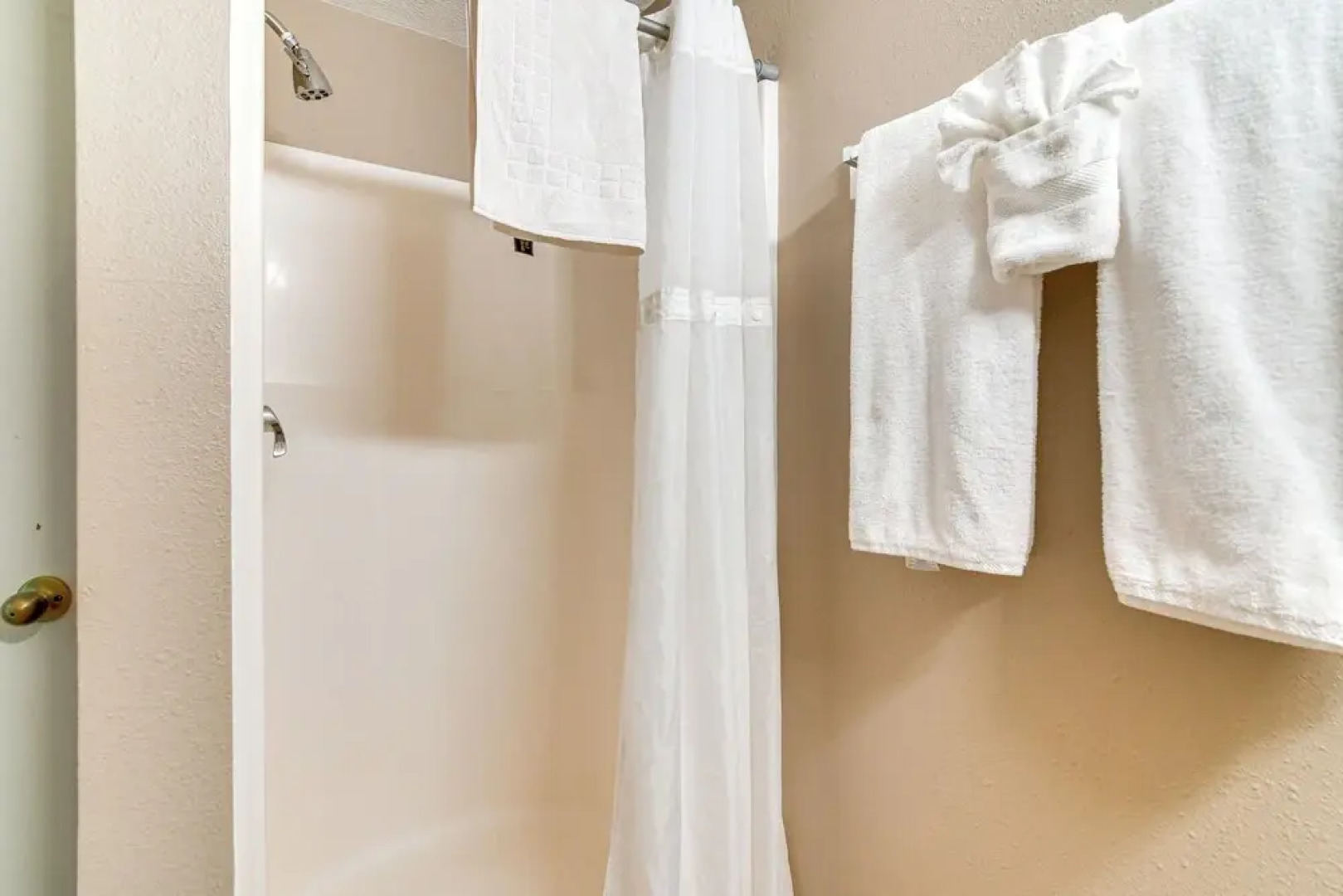 Reeds Spring Retreat w/ Lakeview Deck + Grill