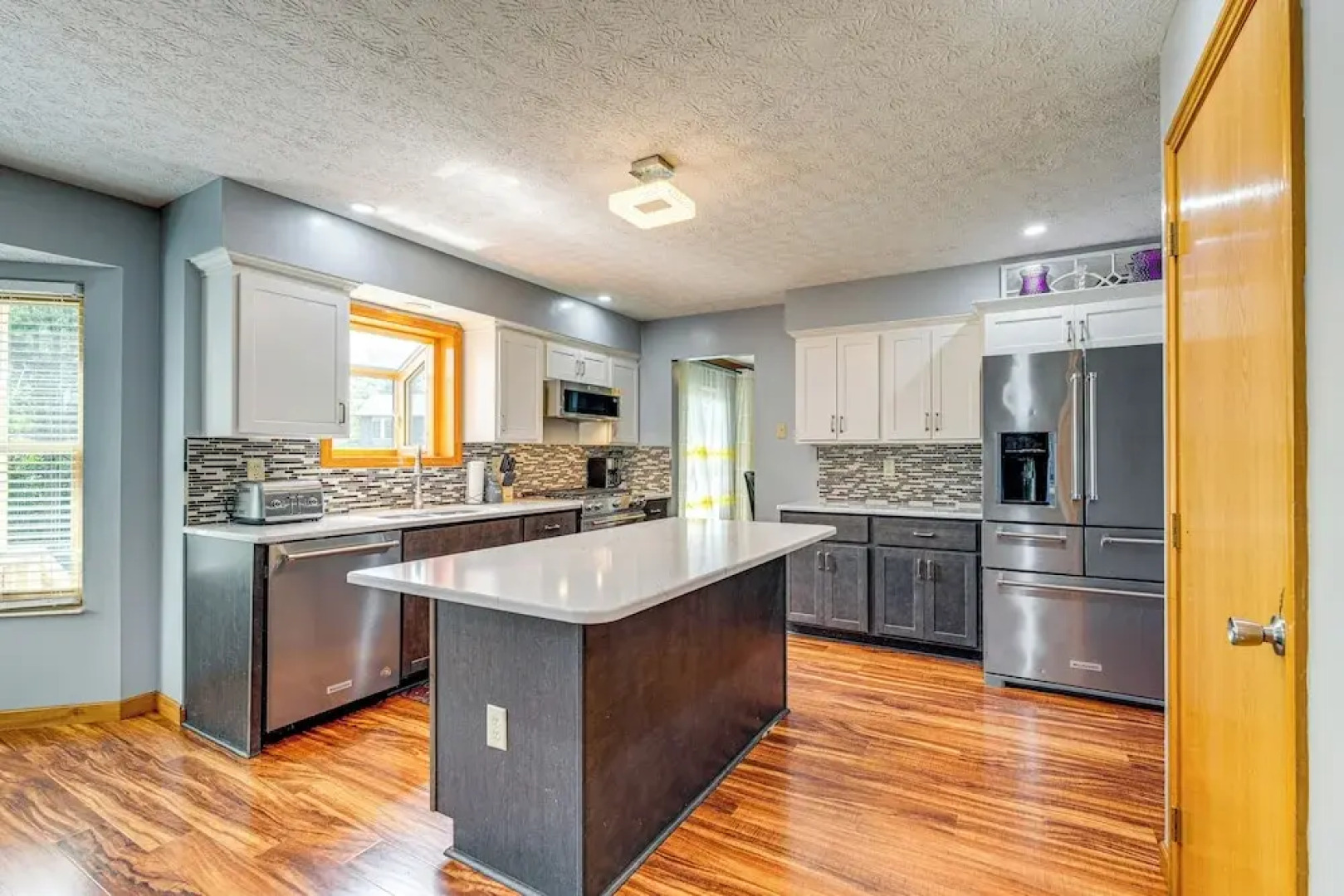 Families Welcome: Lake-view Home, 2 Mi to Gahanna!