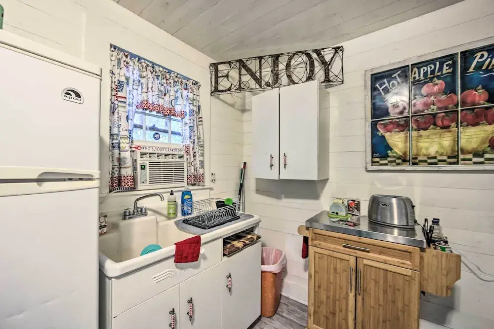 Historic Marshall Log Cabin < 1 Mi to Dtwn!