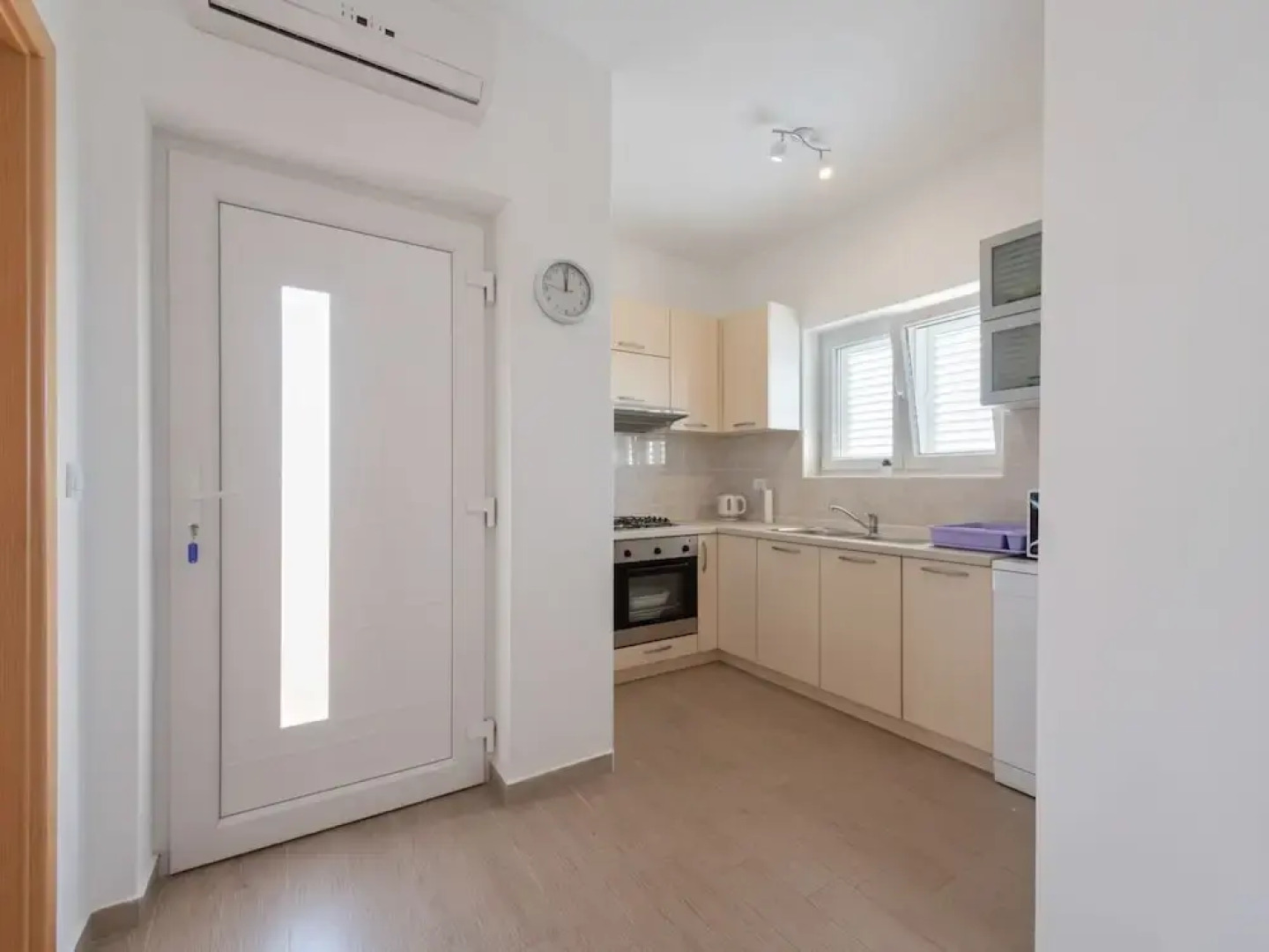 Simplistic Apartment in Neviđane near Sea Beach