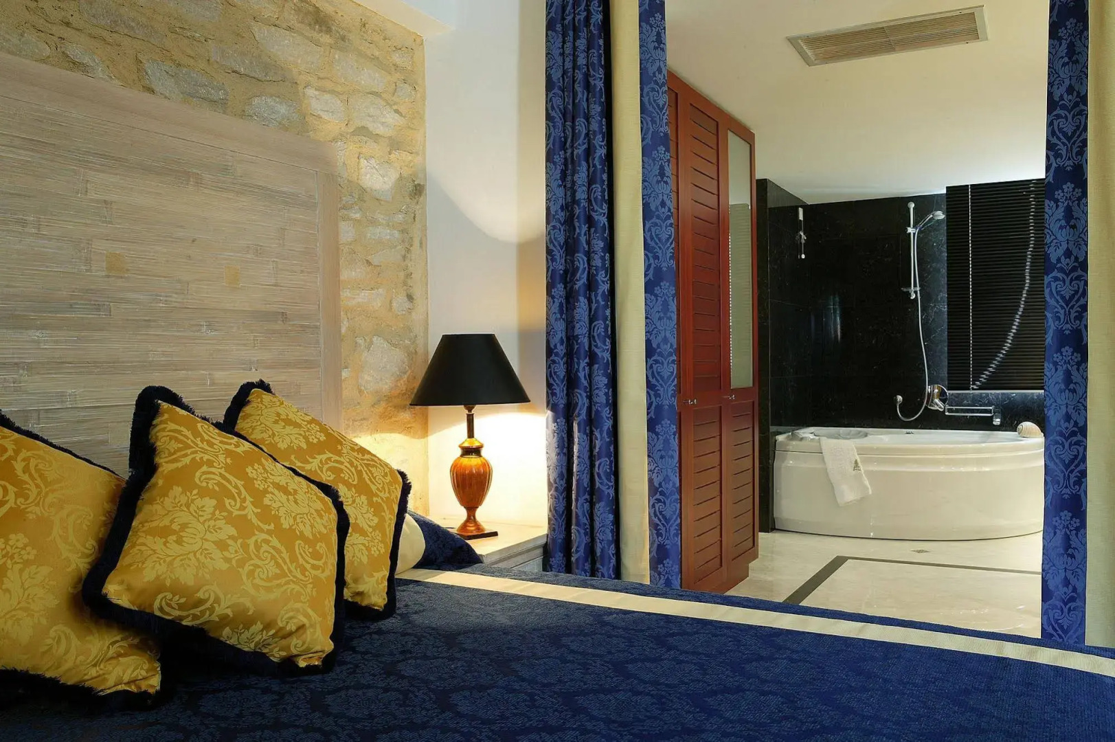 Maritsas Hotel & Suites