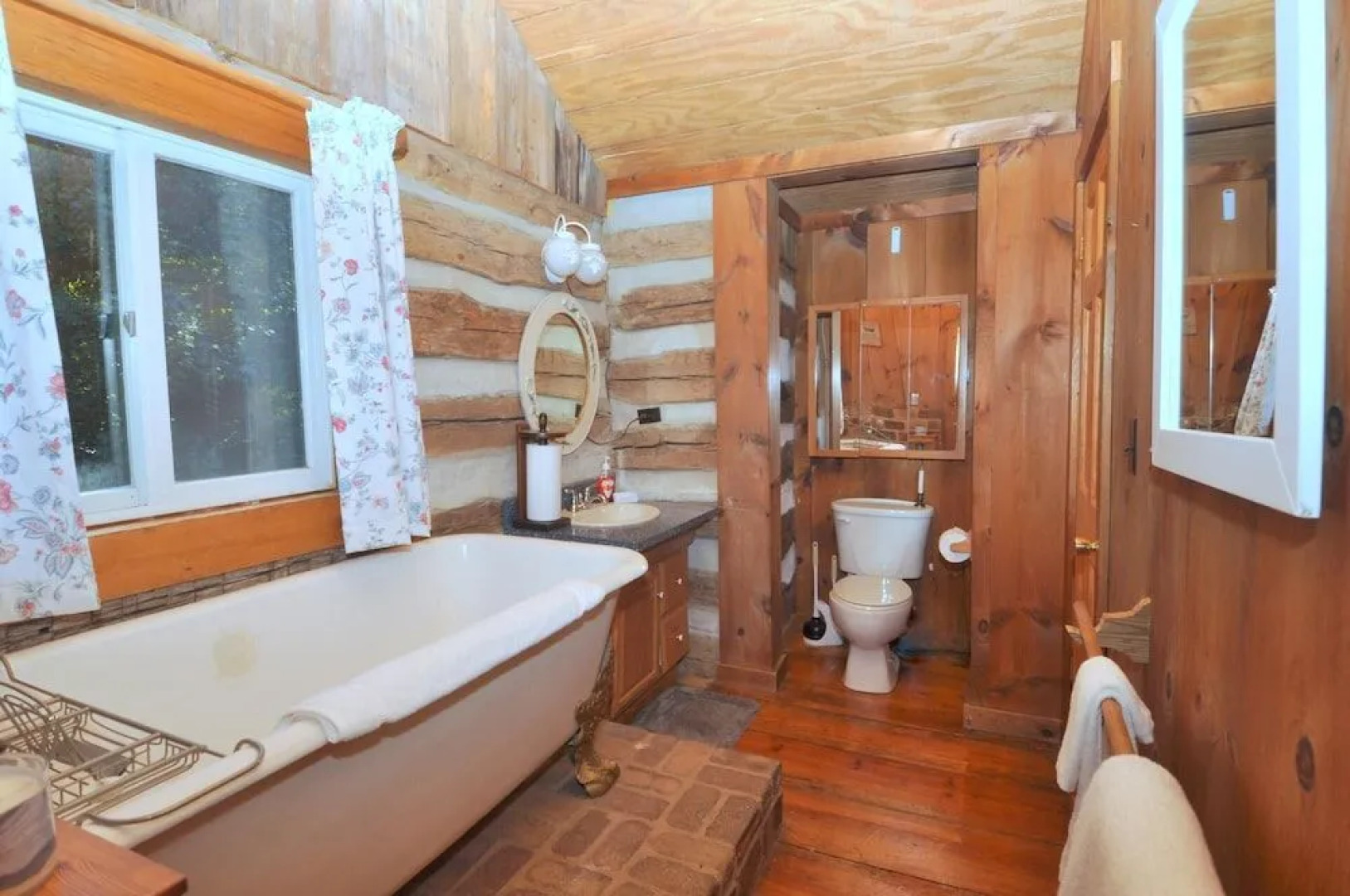 Pondview Cabin - Log Cabin Retreat