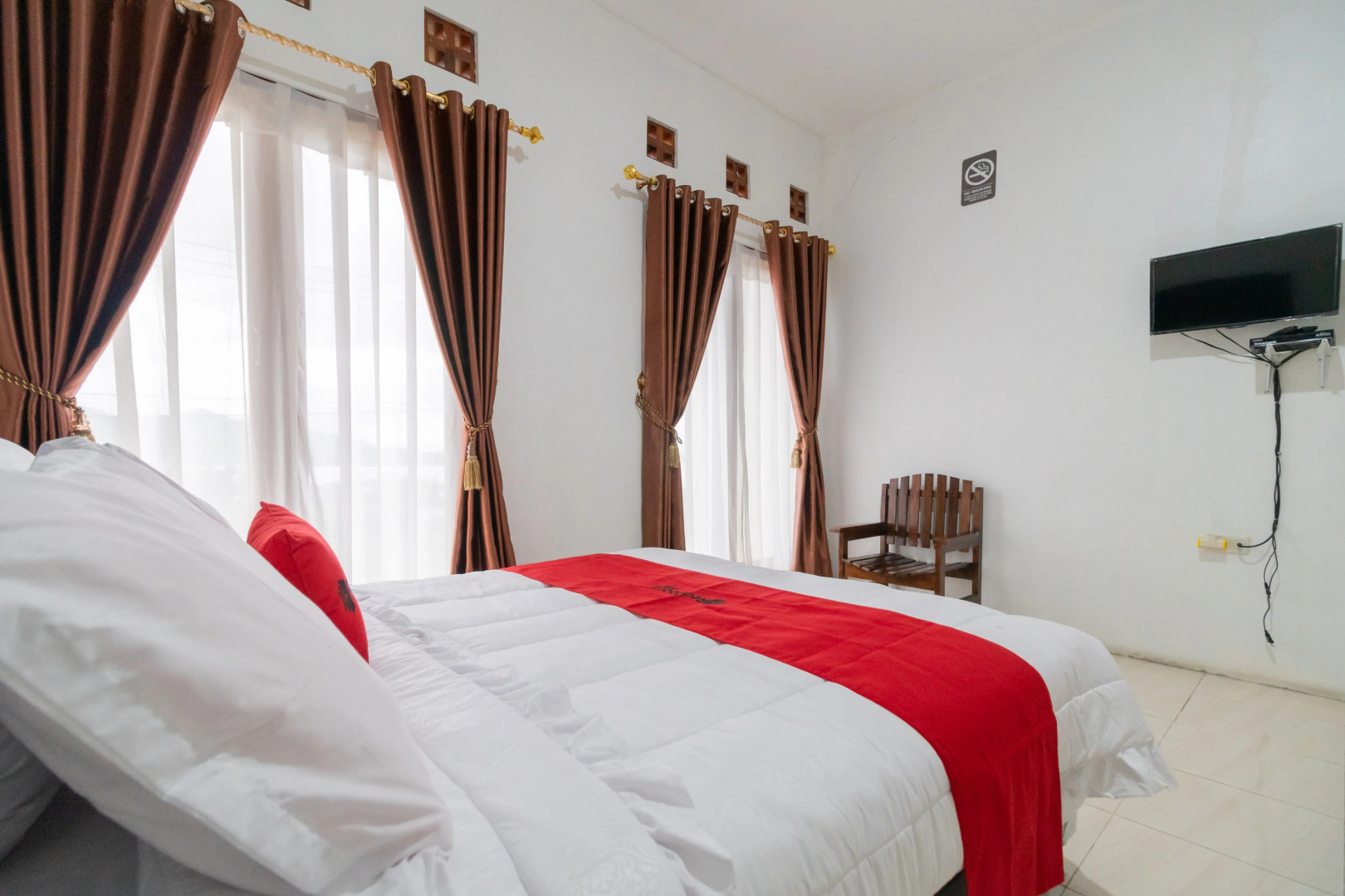 RedDoorz Syariah near Danau Kembar Solok