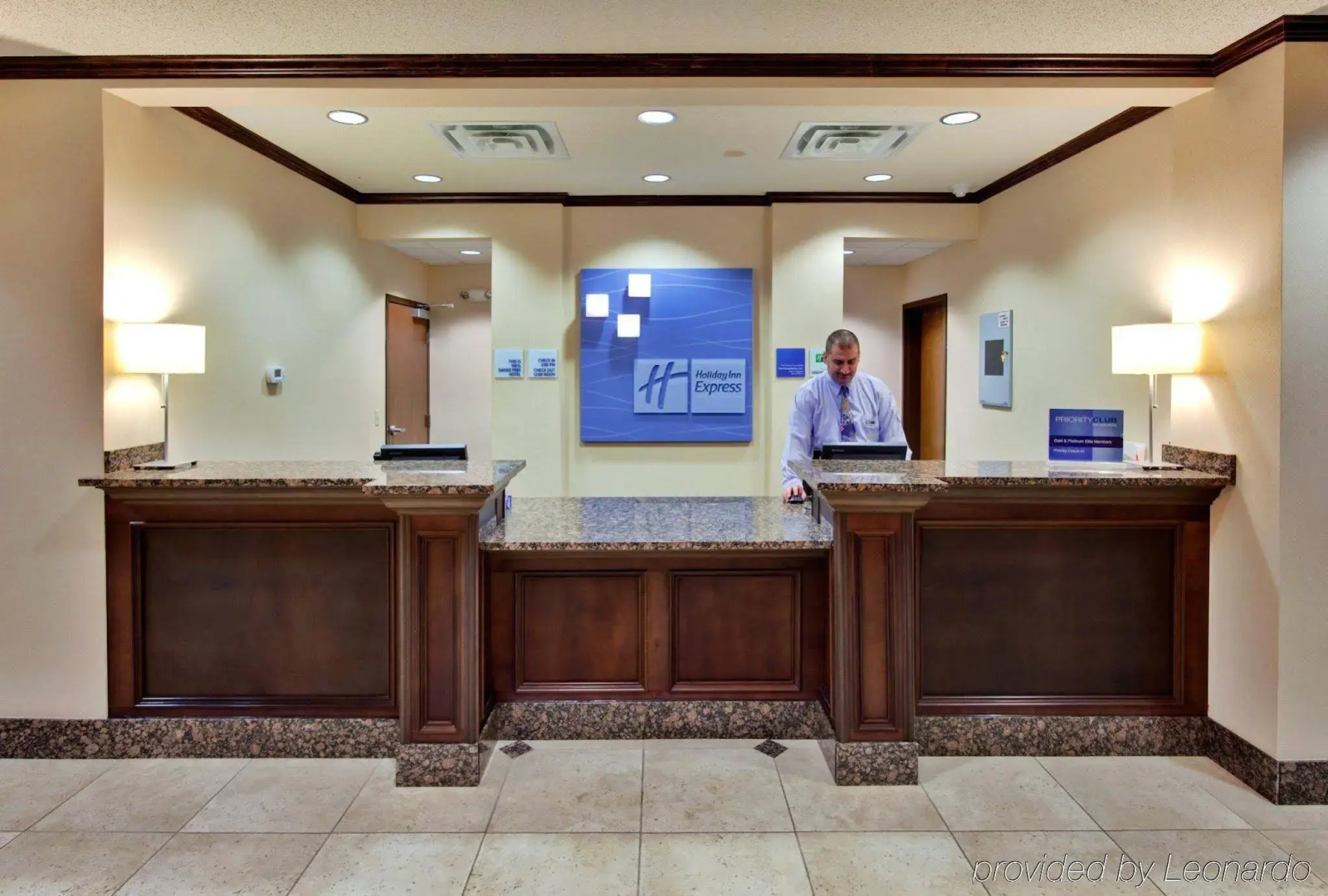Holiday Inn Express Hotel & Suites Detroit-Novi by IHG
