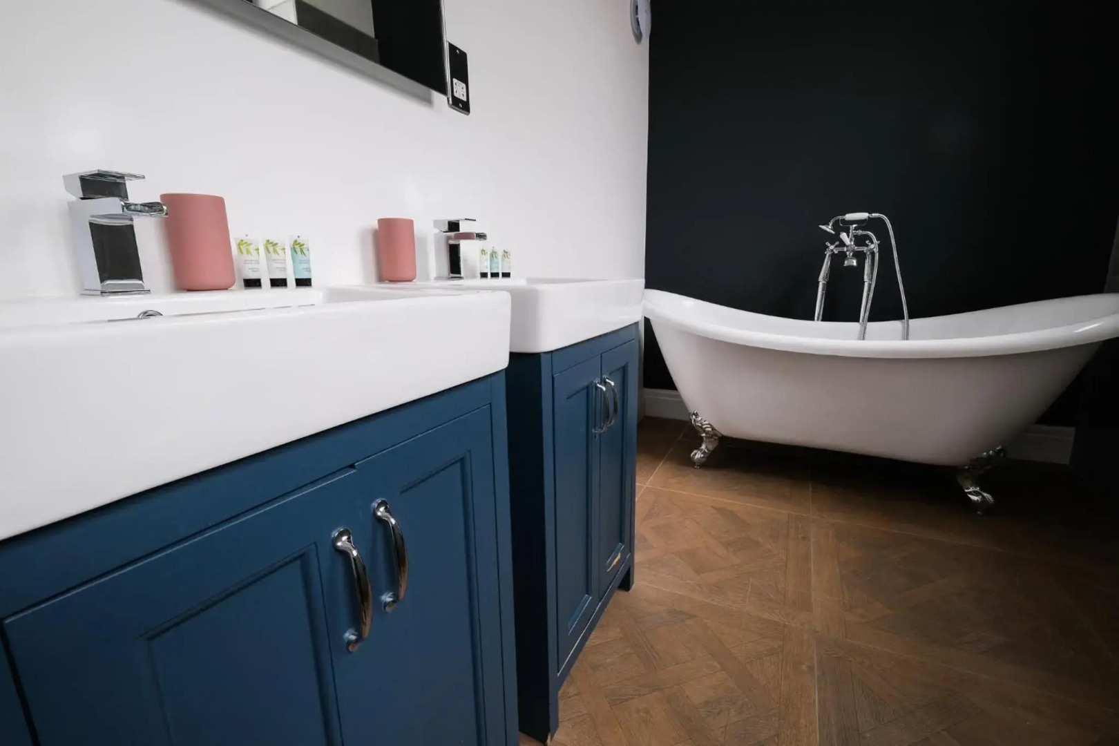 The Eden Warehouse - Pink Apartment (sleeps 4)