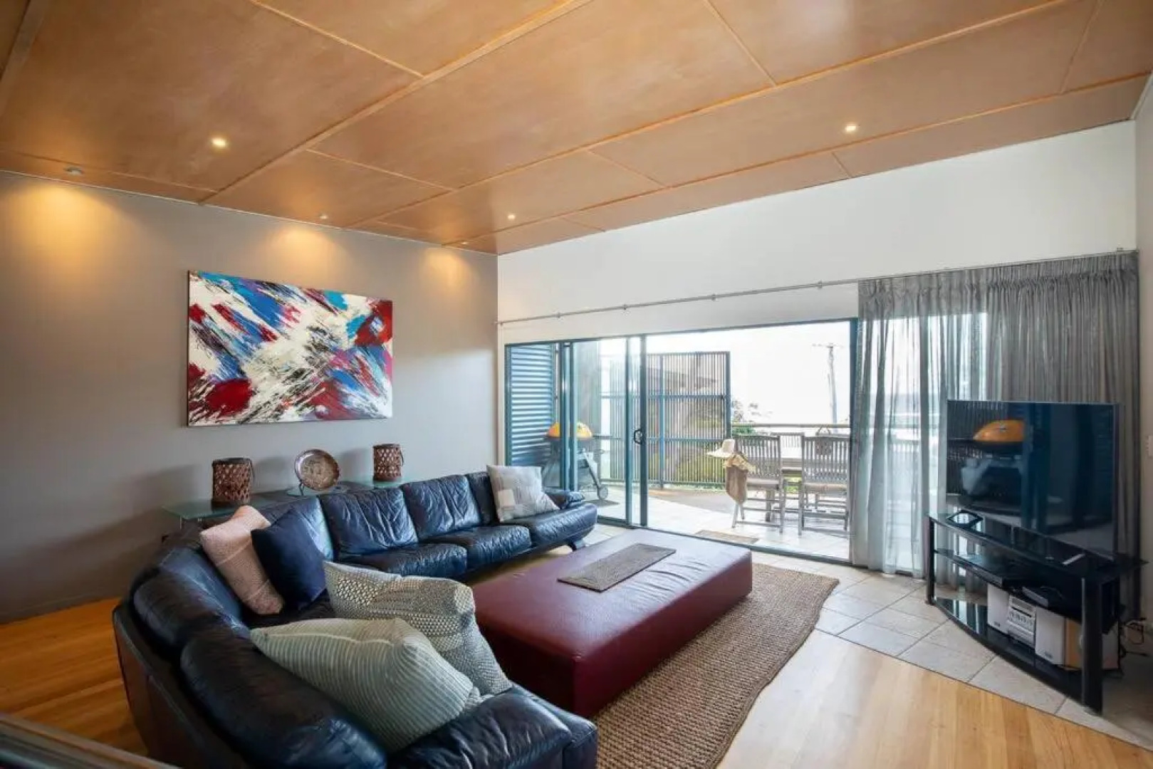 SALTWATER 1 - PENTHOUSE APARTMENT with OCEAN VIEWS