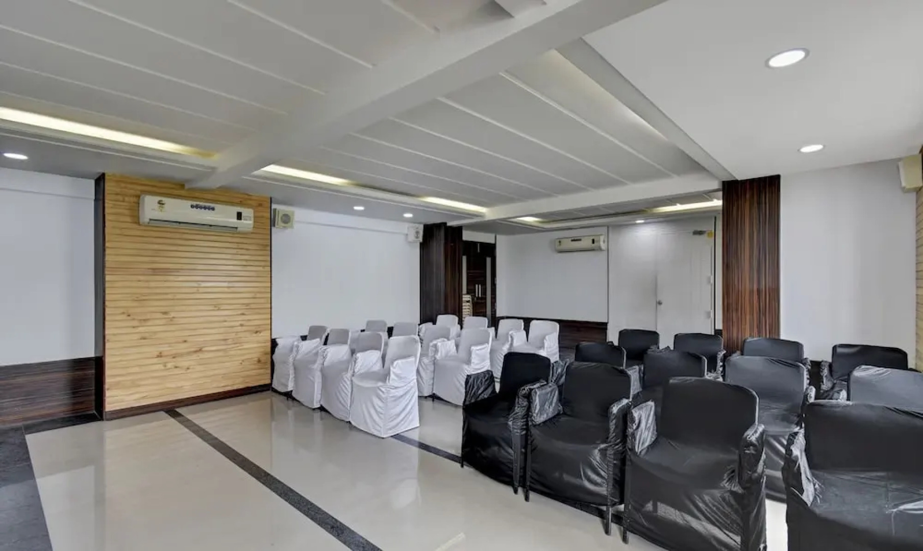 Treebo Admiral Suites New Usmanpura