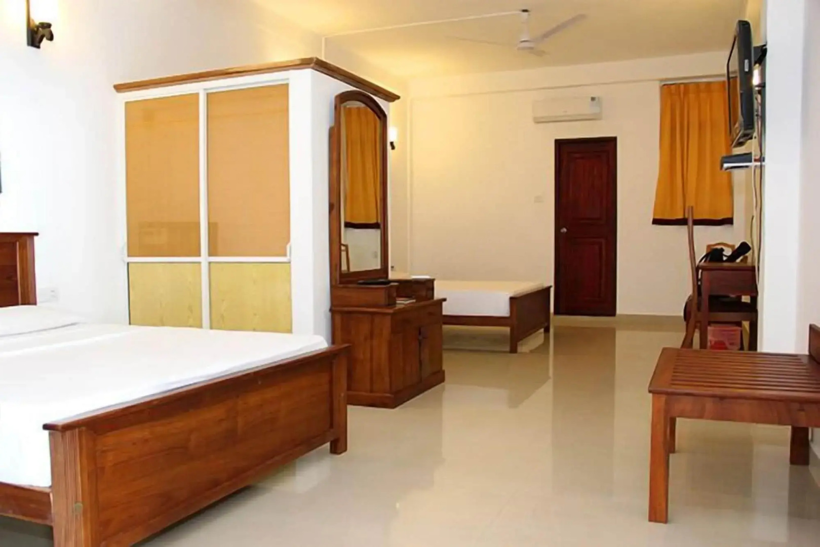 Roy Villa Beach Hotel