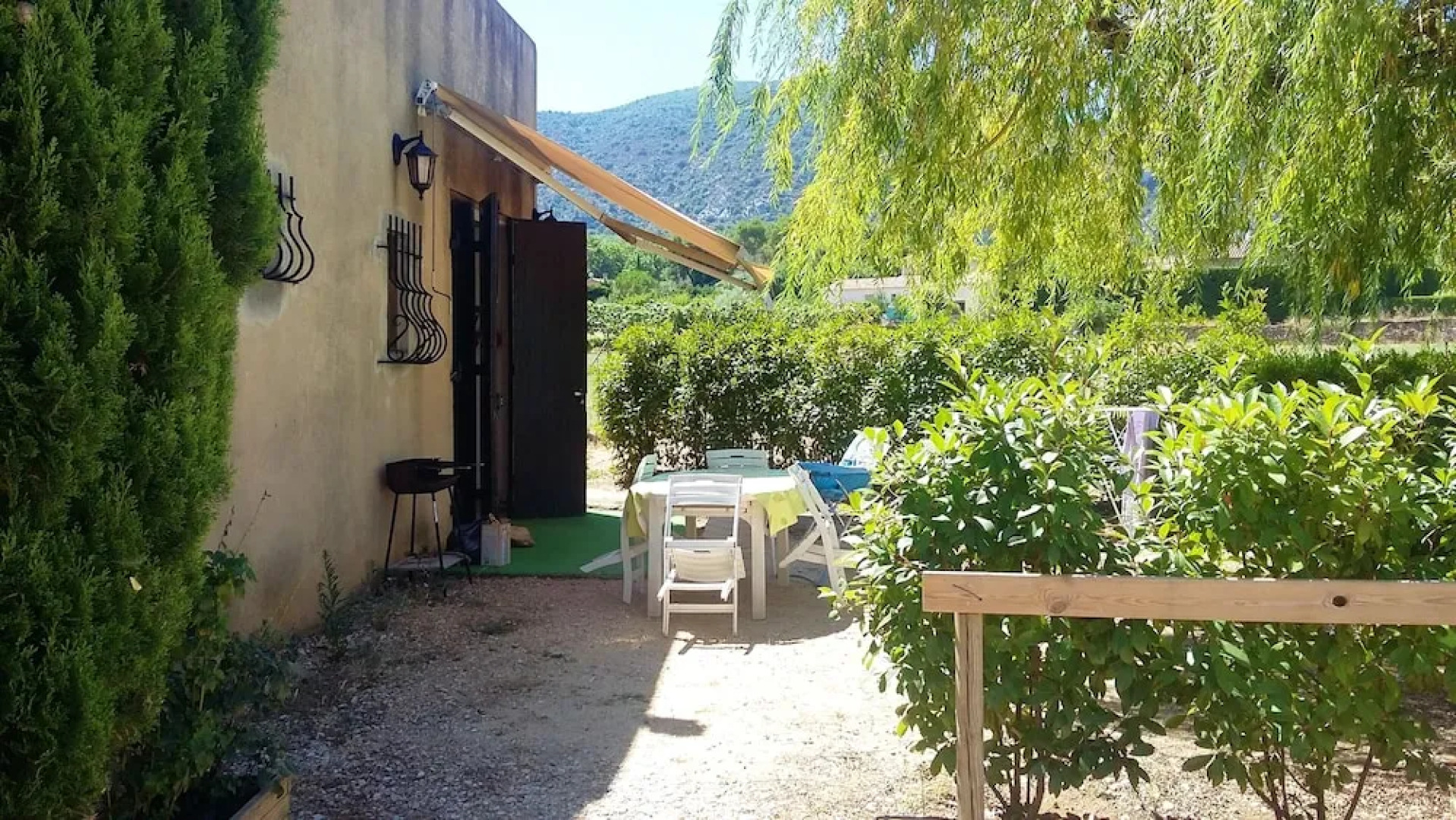 Apartment With 2 Bedrooms in Maubec, With Shared Pool, Enclosed Garden and Wifi