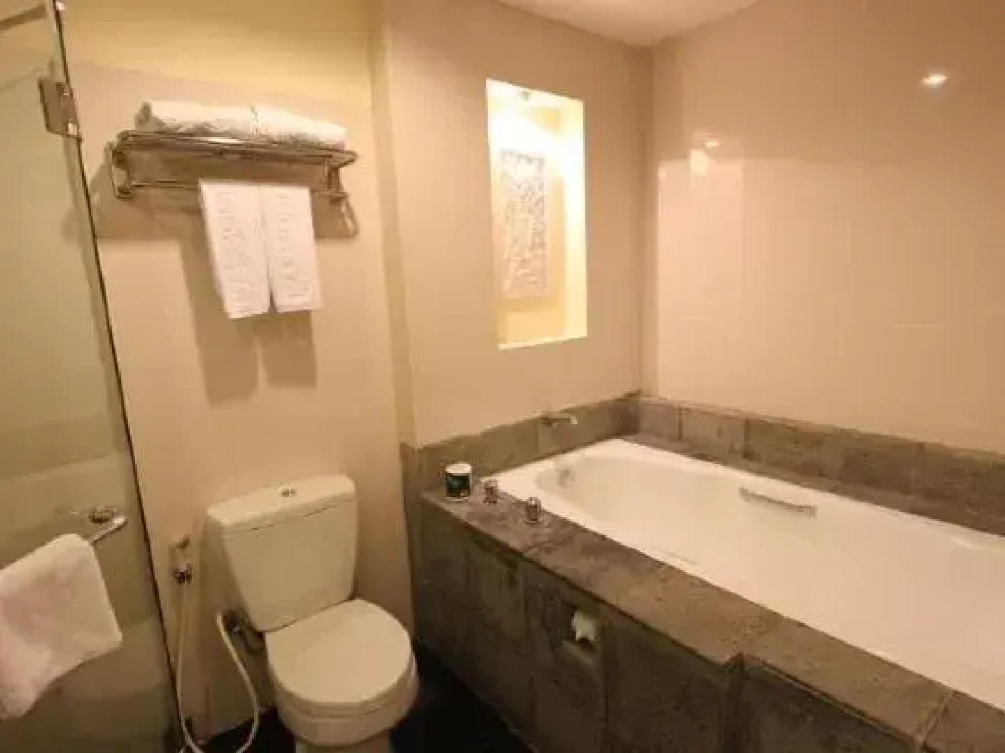 Harmoni One Convention Hotel & Service Apartments