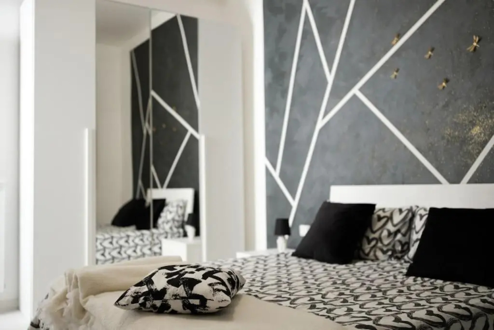 NewLife 8.15 Holiday Home Black