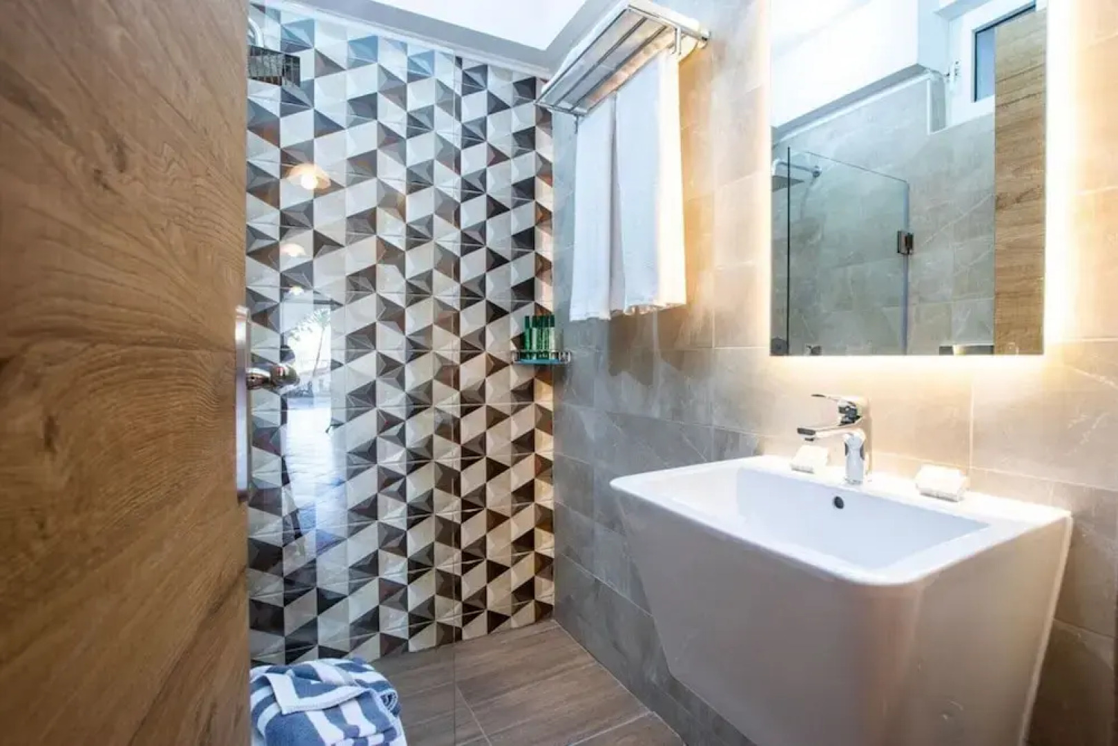 Remarkable Jasmine Apartment in Panormo