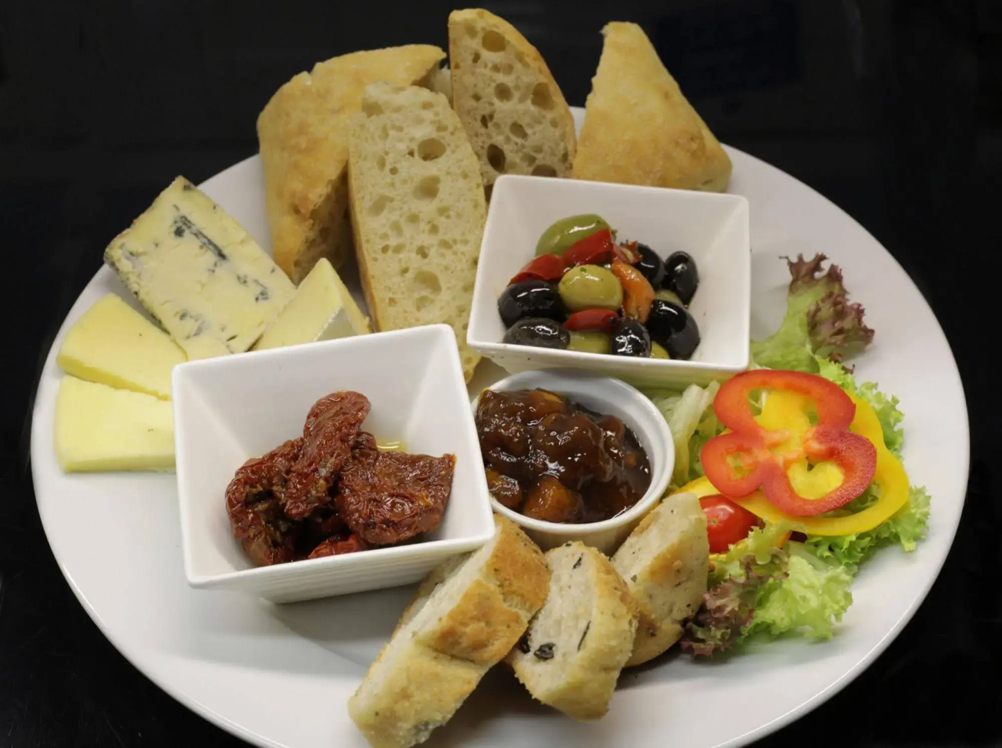 Lion Hotel and Studio Apartments