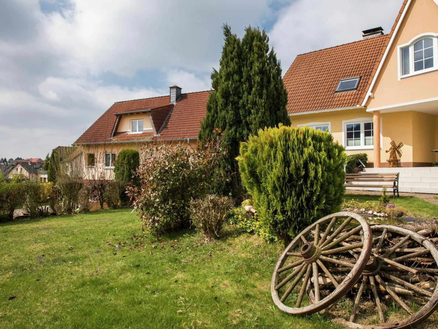 Beautiful property (65 m) with terrace and a small garden.