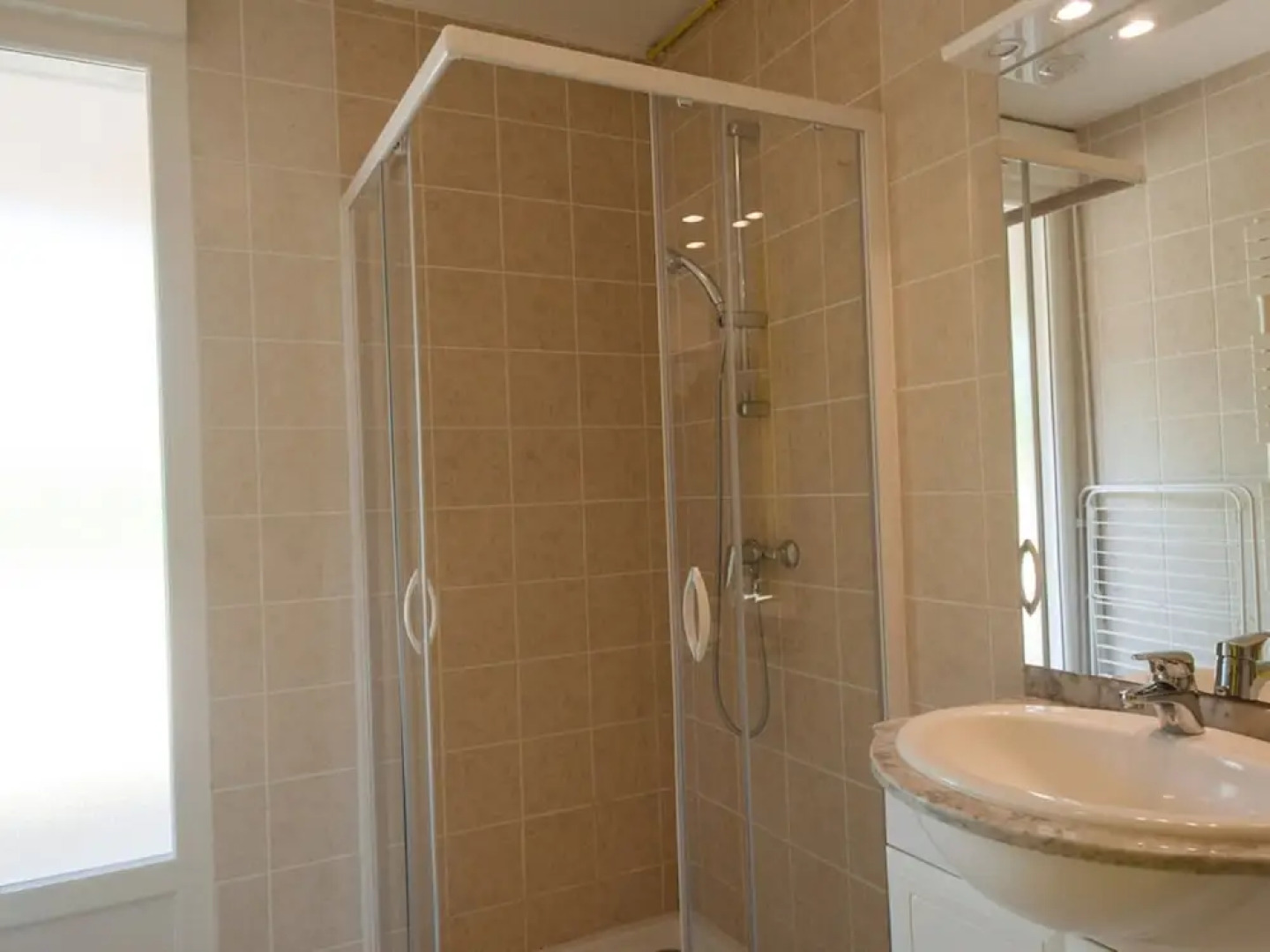 Cosy Cottage in Sauze-vaussais With Shared Pool