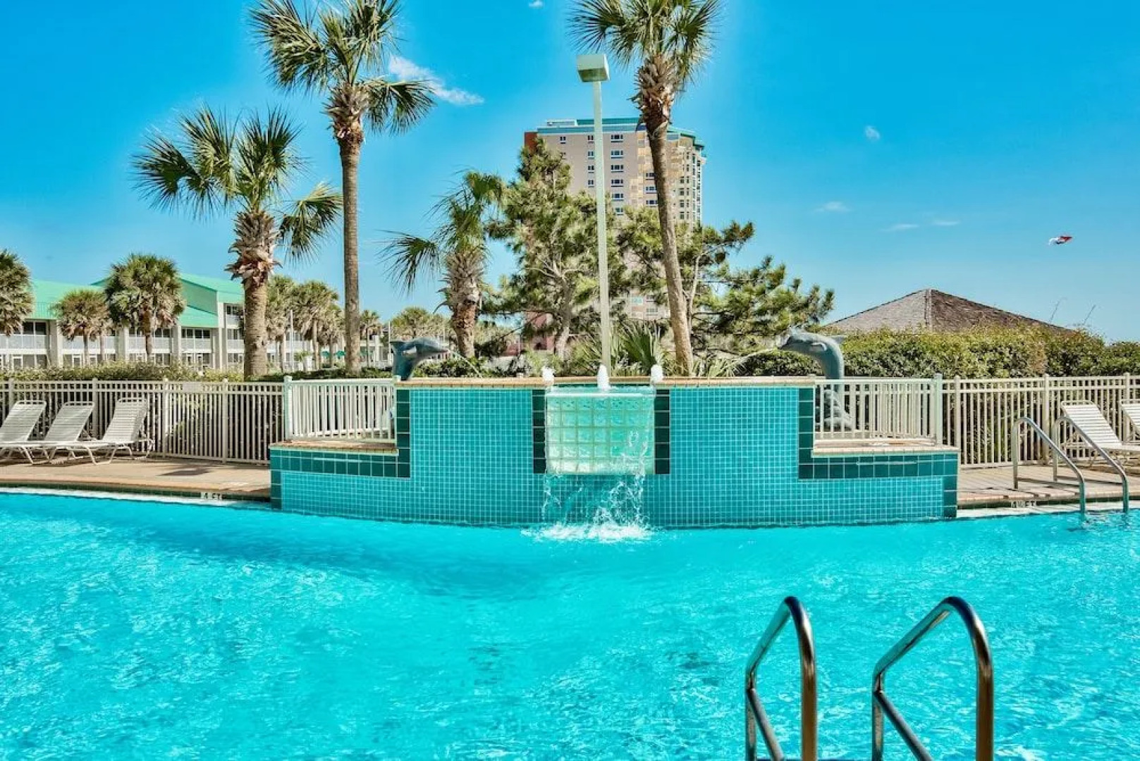 Pelican Beach Resort by Colasan