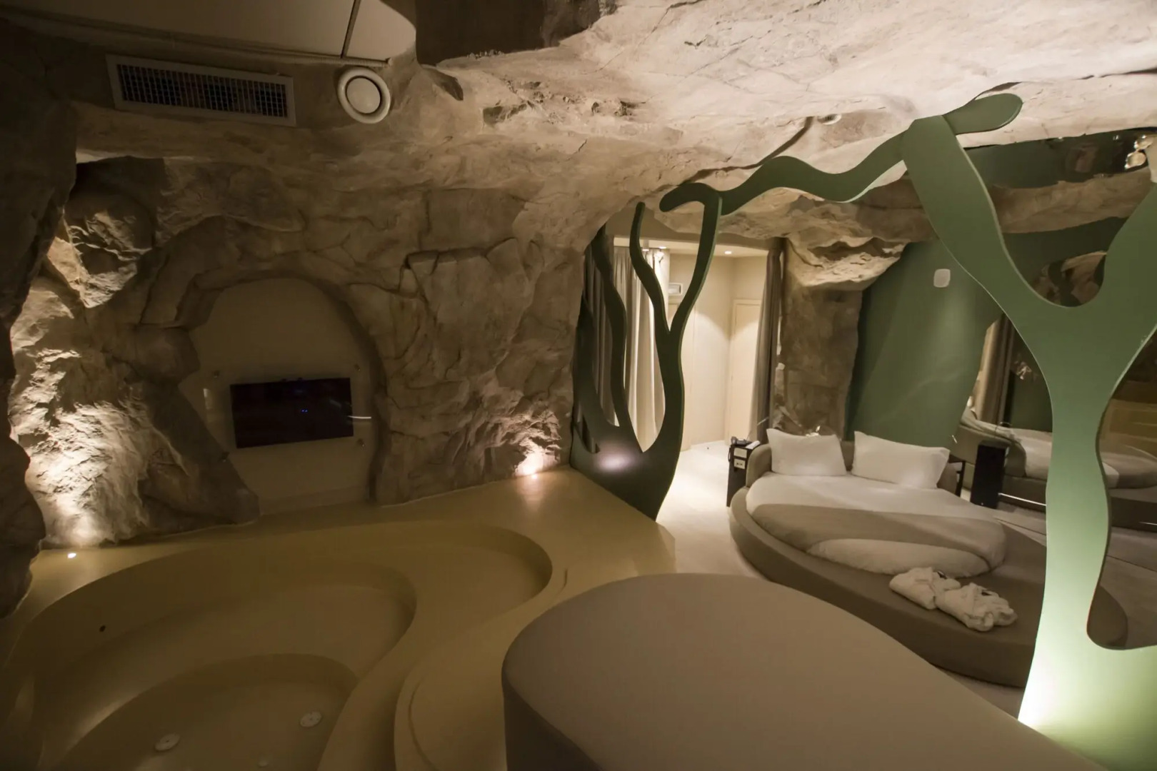 Emotional Grand Motel