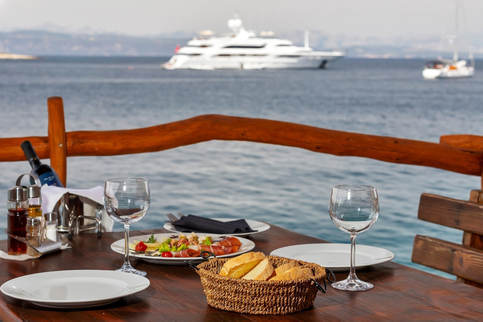 Room Ana - 5 m from beach: R11-24 Cove Pokrivenik, Island Hvar