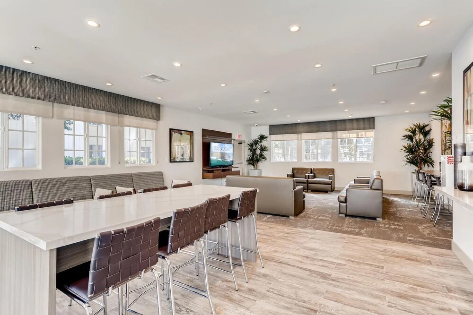 Private Entrance - 2BR Next To Ritz Carlton - Walk Down to Ocean! (MB1)