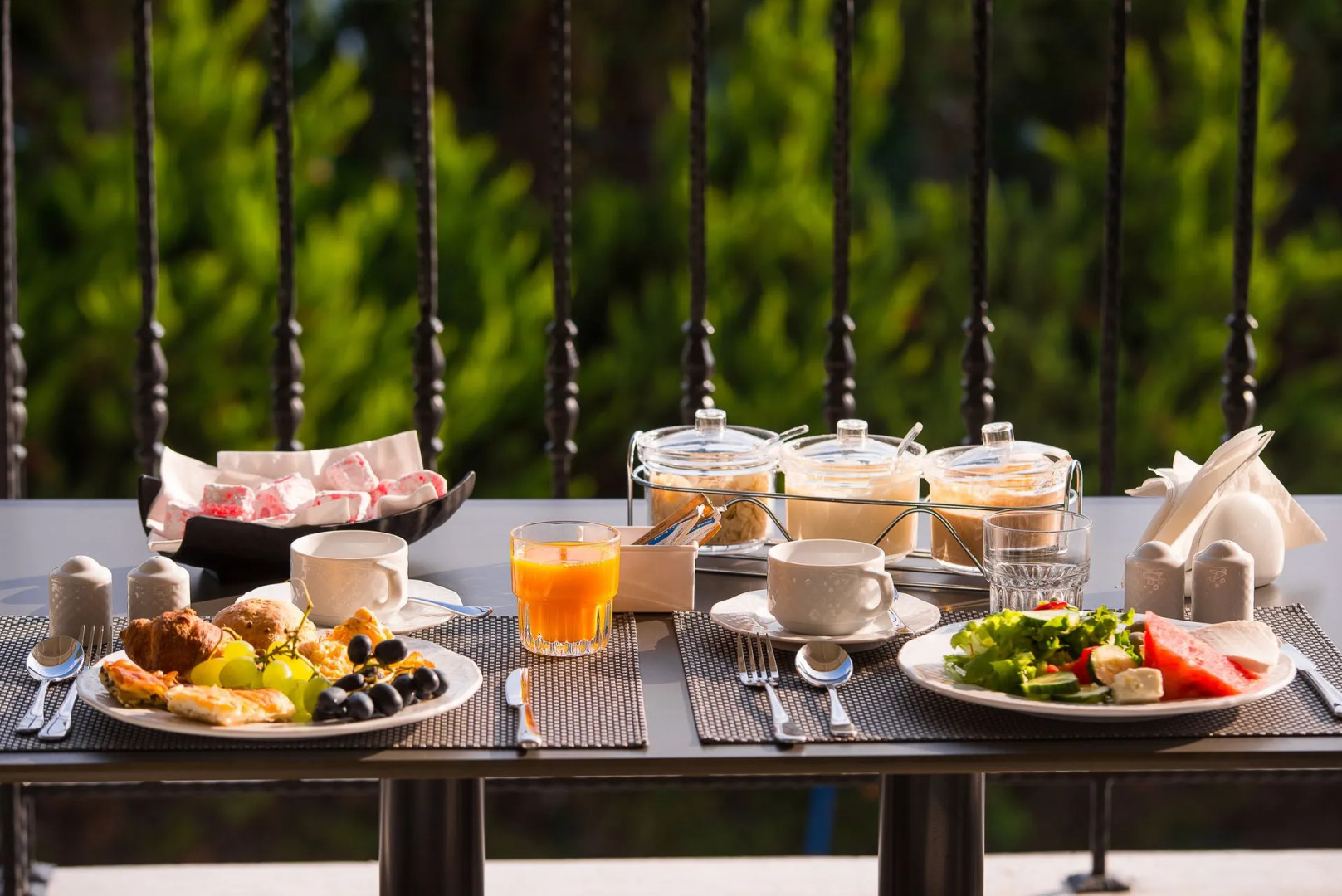 Neikos Luxury Suites