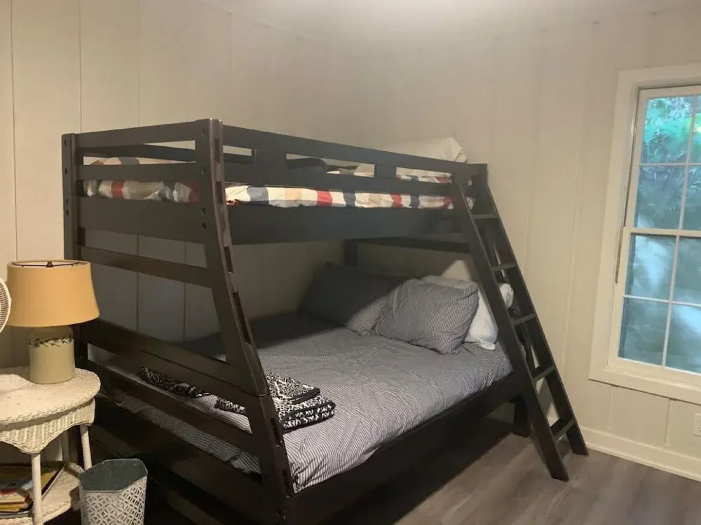 Beach View Cottage - On the Lake