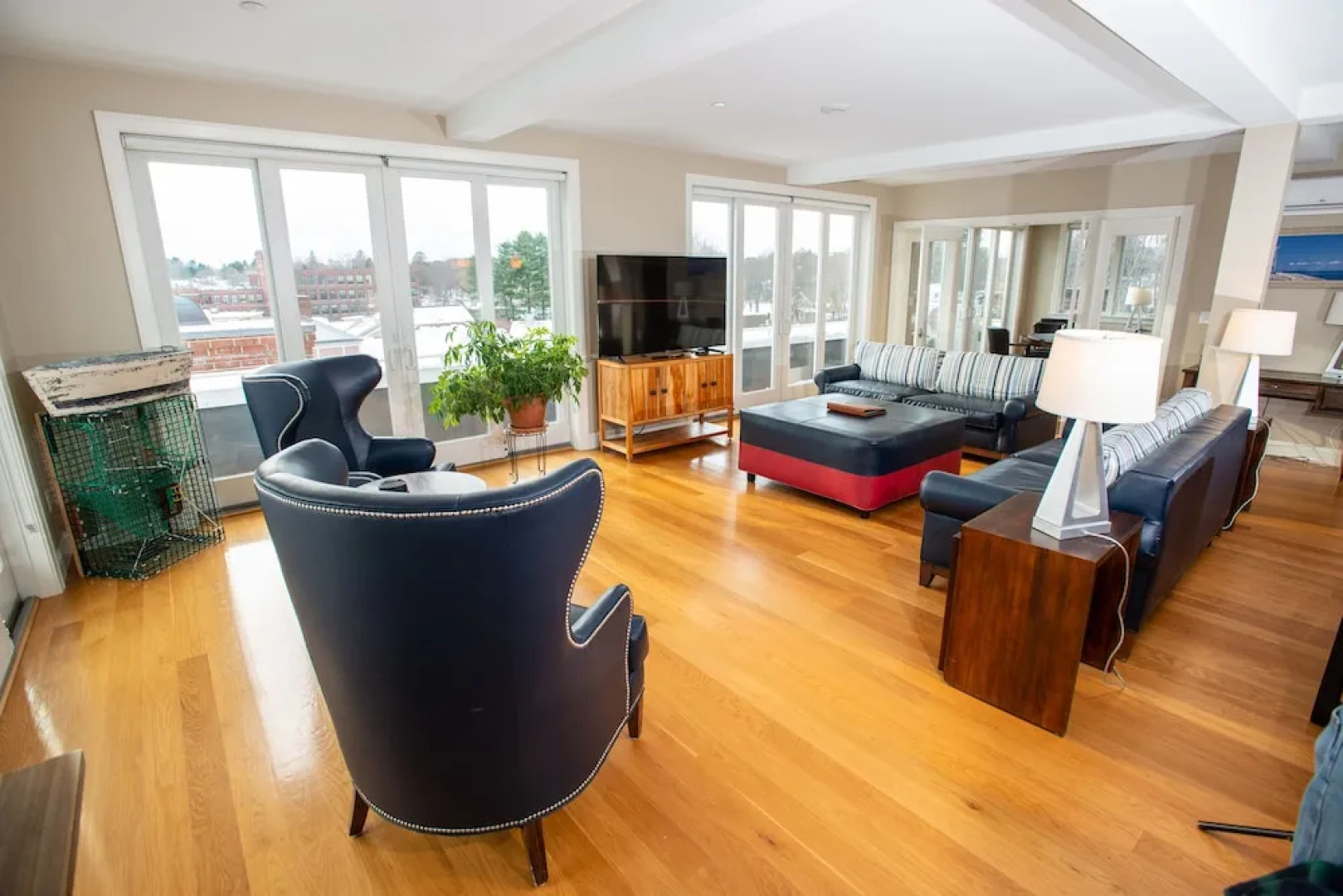 Capital Resorts - 84 Main