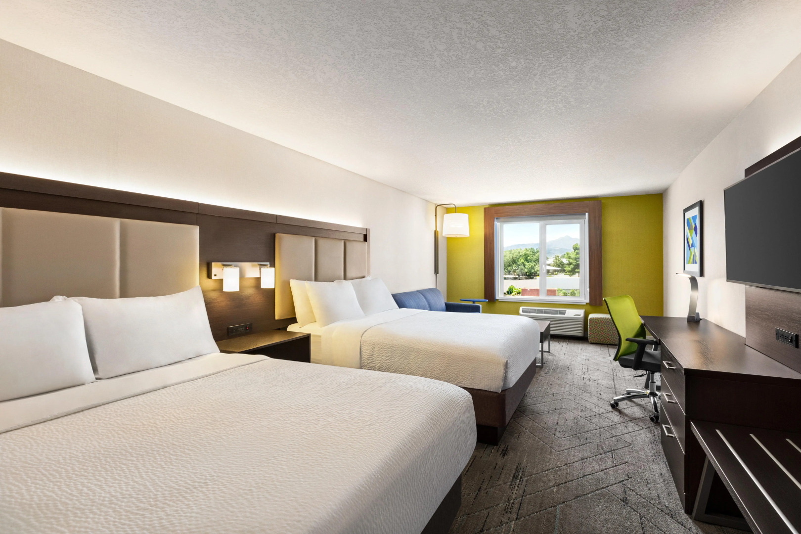 Holiday Inn Express & Suites Redding by IHG