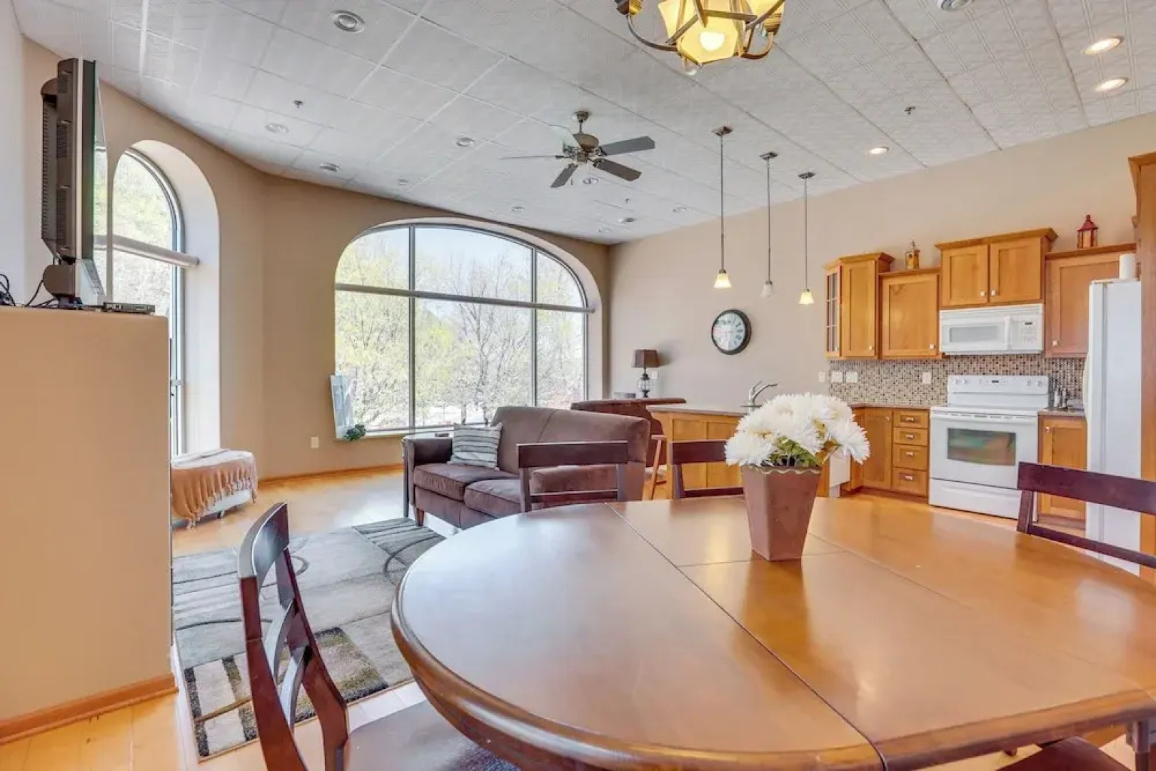 Mcgregor Condo w/ Brewery On-site: Steps to River!