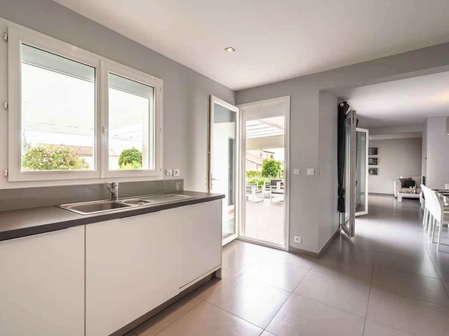 Luxurious Modern Villa With Heated Private Swimming Pool, jeu de Boules Court and Lots of Privacy