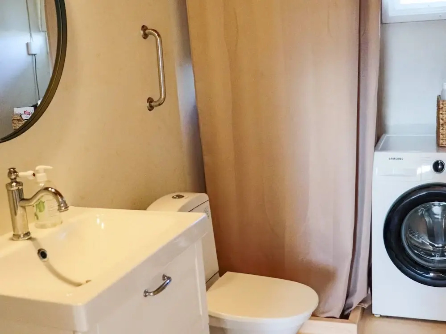 Charming Holiday Home With Terrace-by Traum