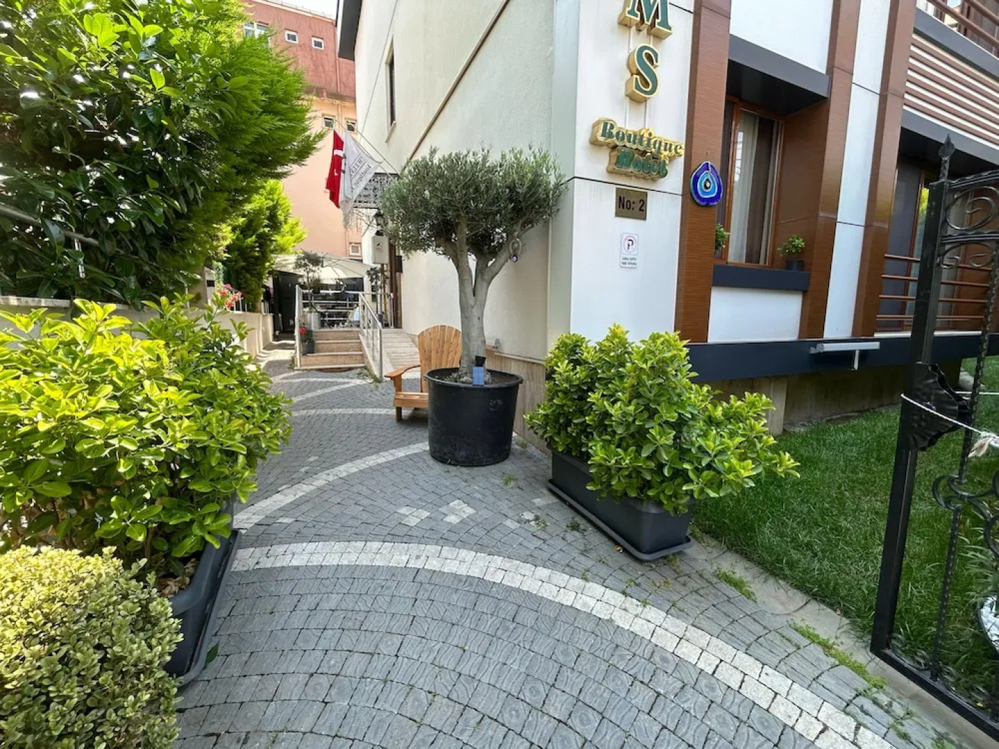 12 Rooms Boutique Hotel