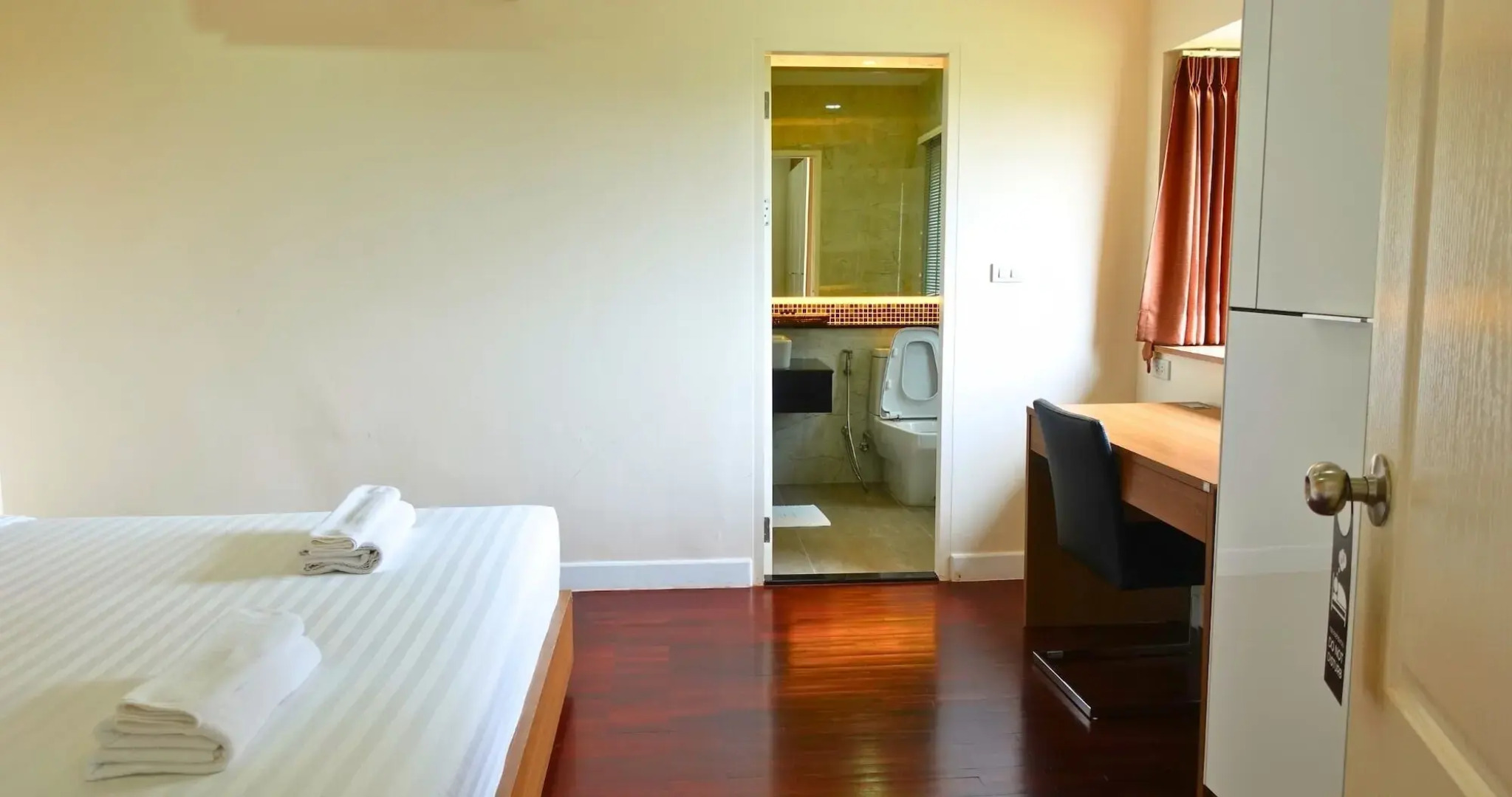 Seastar Hotel And Service Apartment