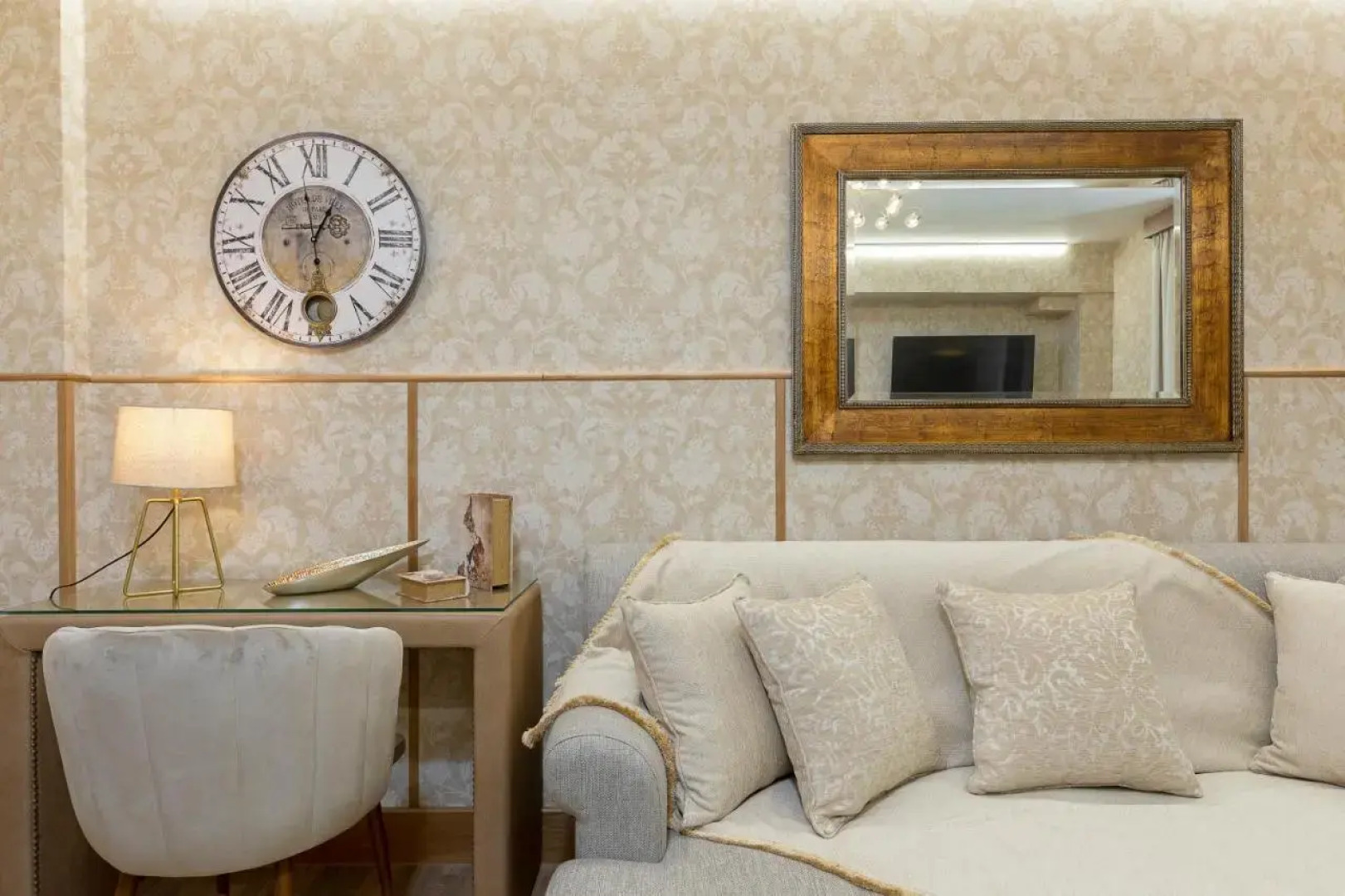 Vouliagmeni's Elegance by Acropolis Suites