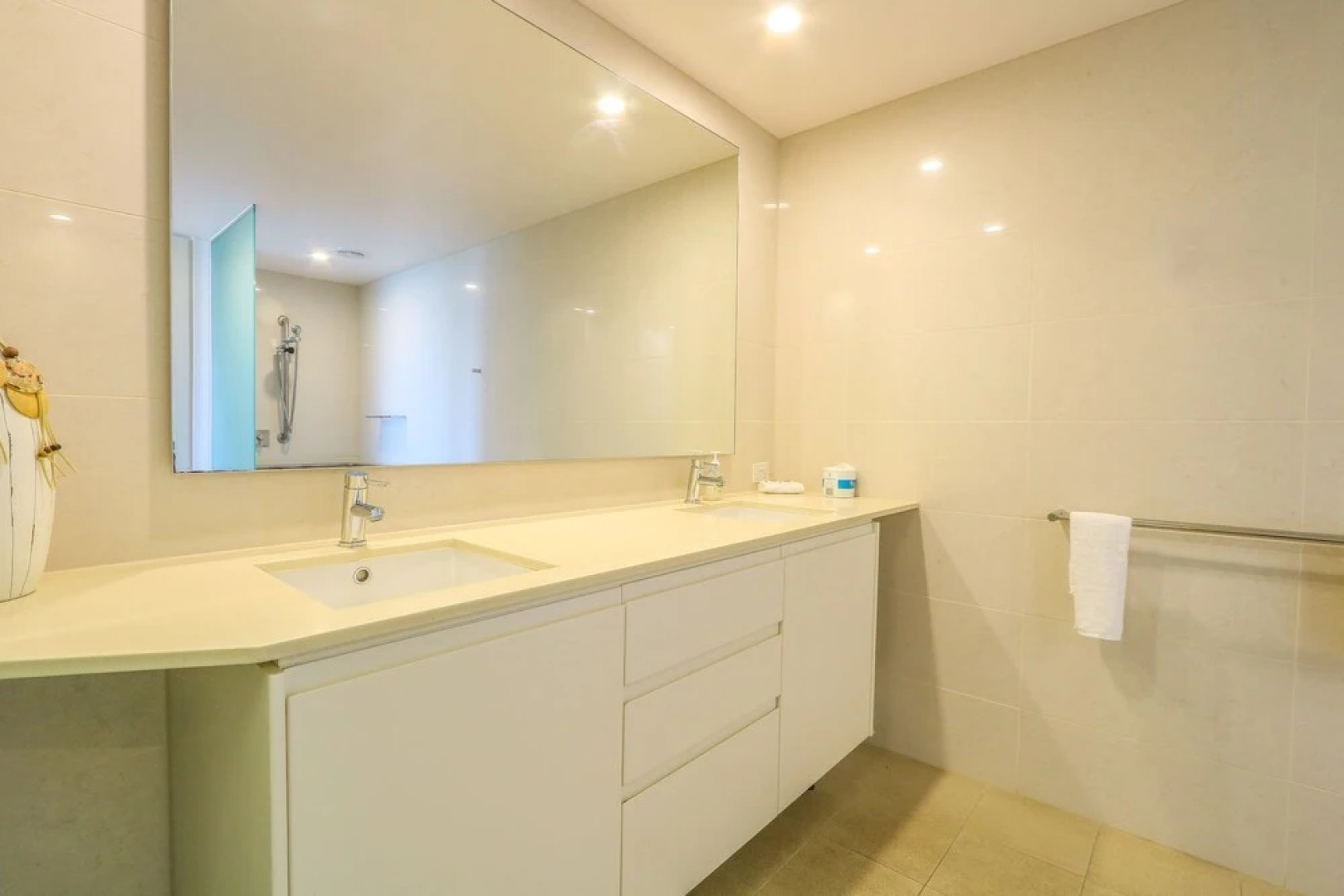 Azura Ocean View Holiday Apartment