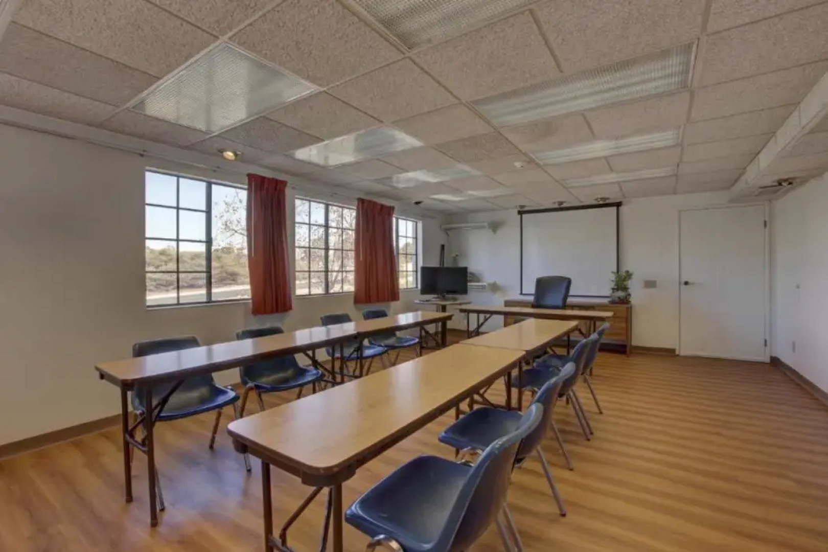 Motel 6 Bellflower, CA - Los Angeles