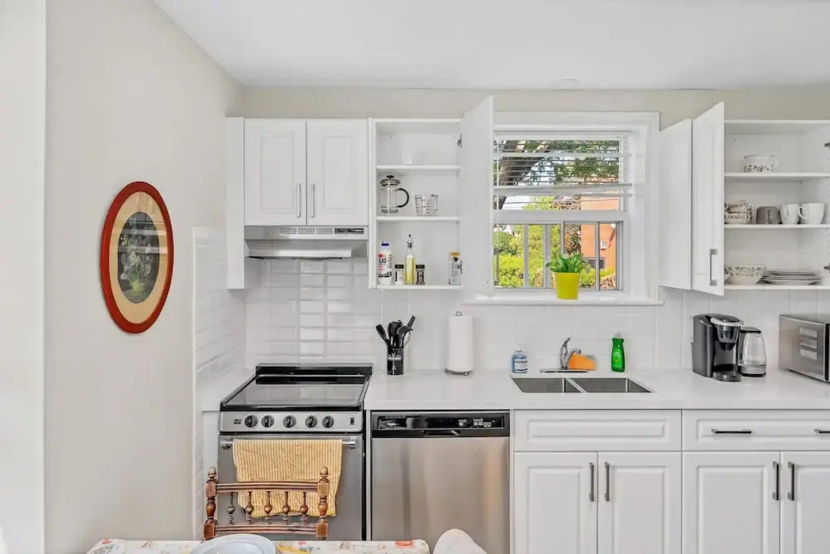 Private 2bdrm Newly Renovated - Furnished apt - U3