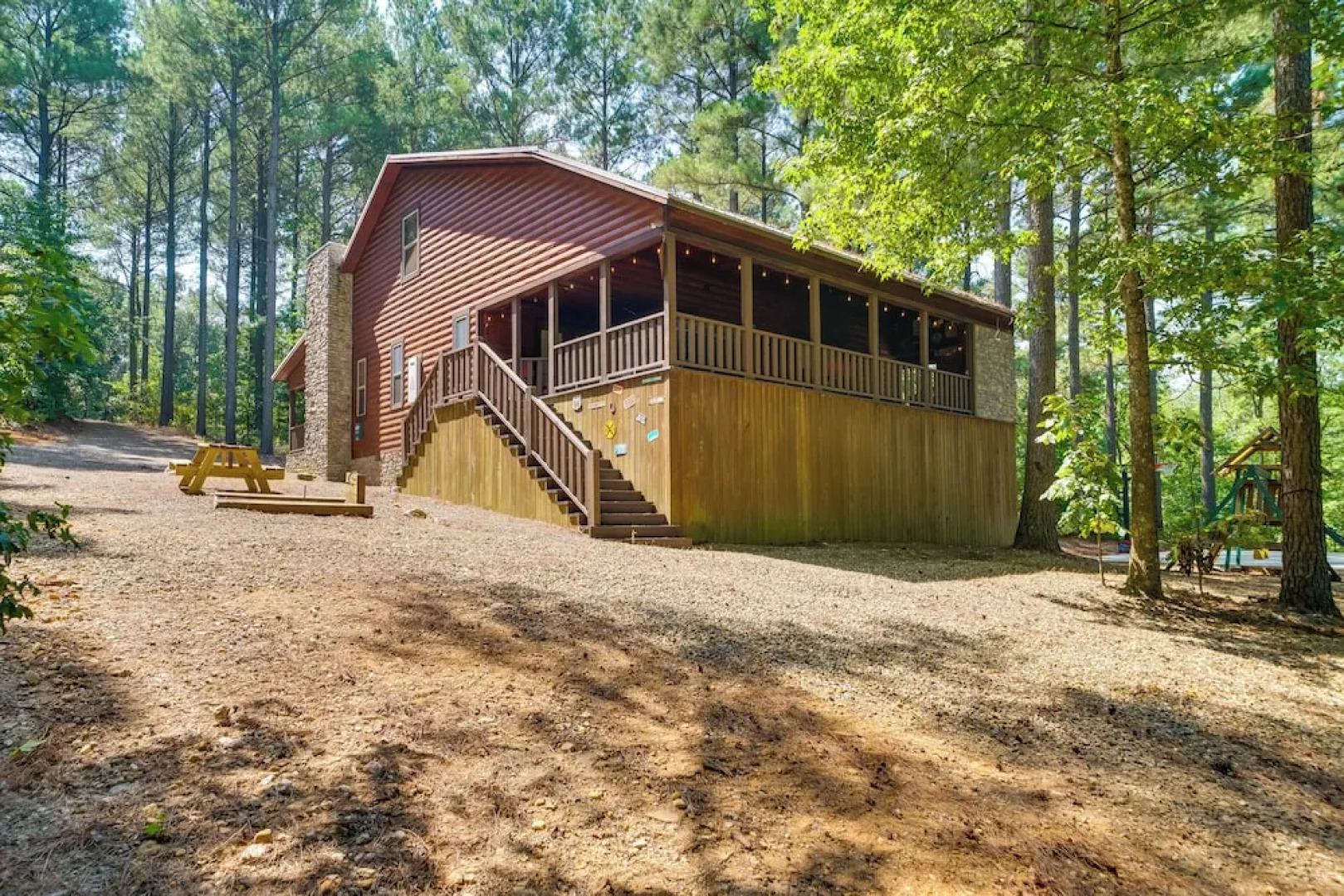 Broken Bow Escape w/ Hot Tub & Basketball Court!