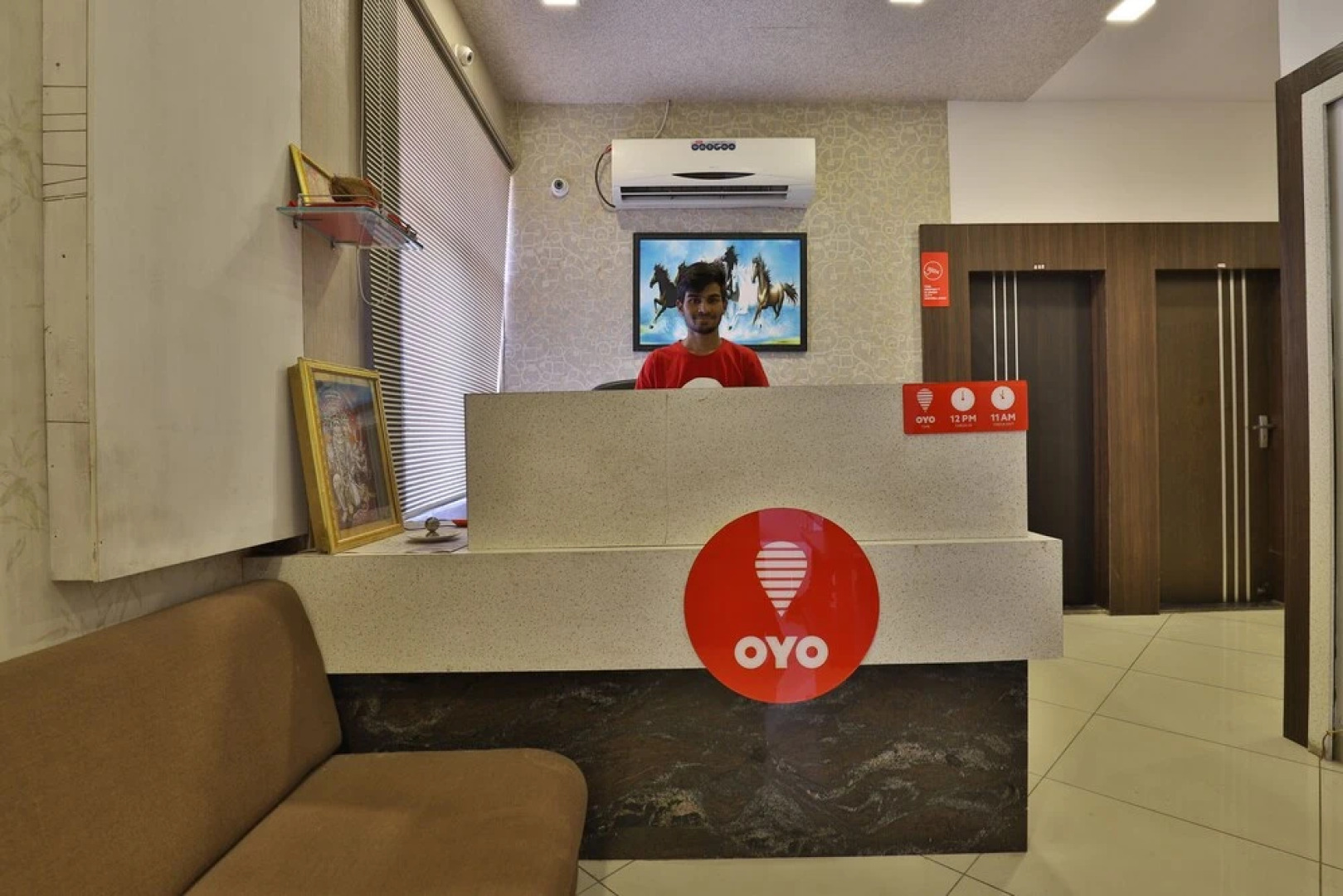 OYO 11649 Hotel Mahima