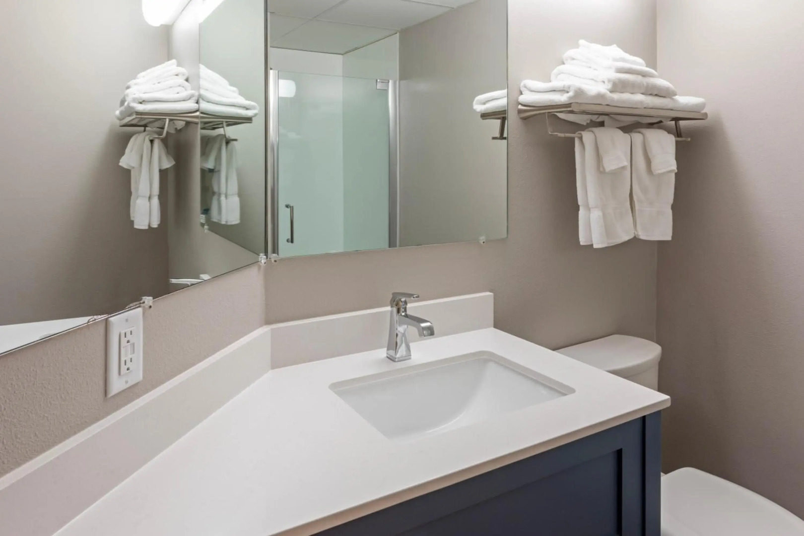 Paynesville Inn And Suites