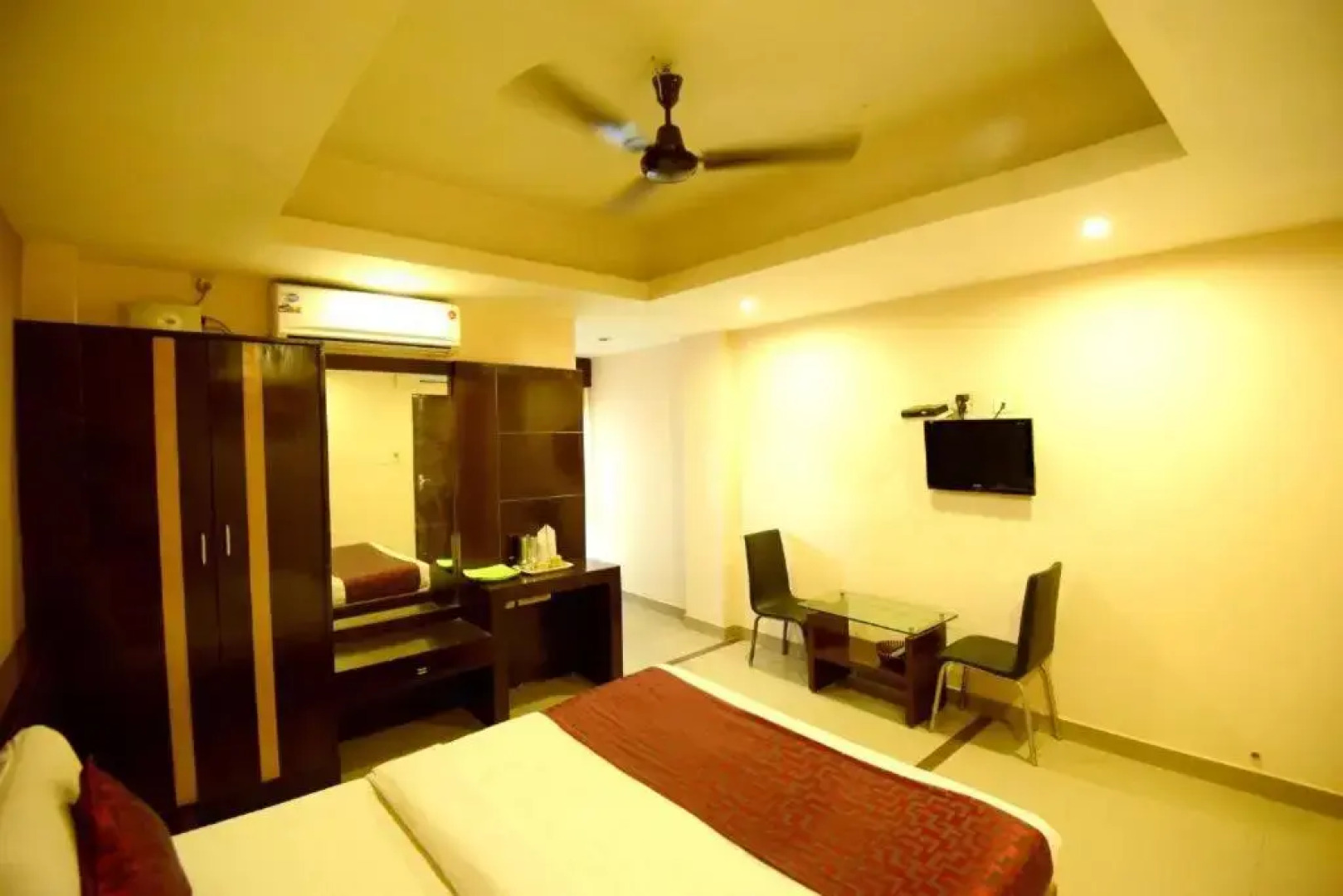 Hotel Shastri Paradise