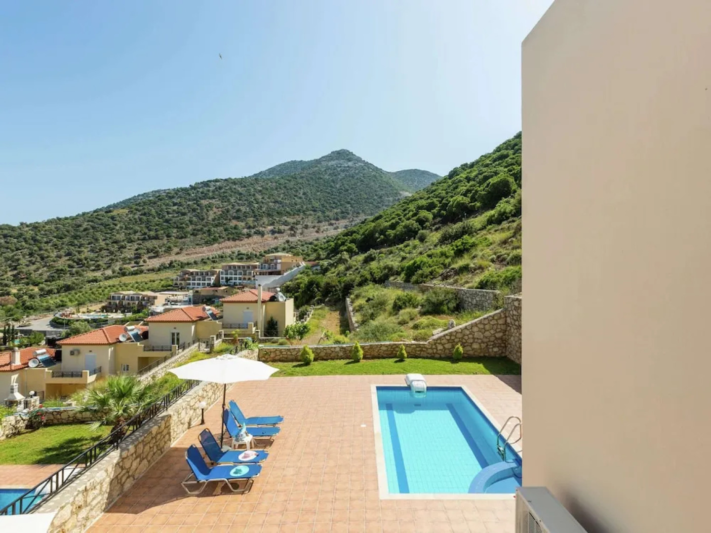 Villa on Hillside, Private Pool, Fantastic Views to bay of Bali and Mountains