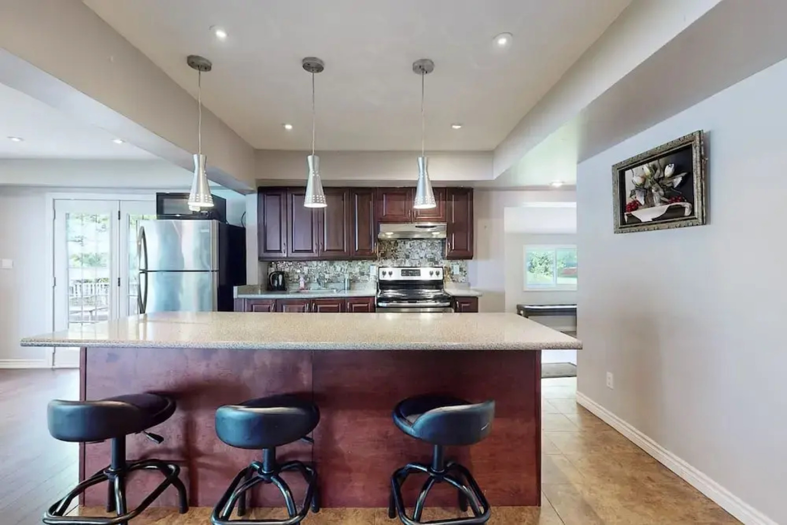 Charming Lakeside Cottage