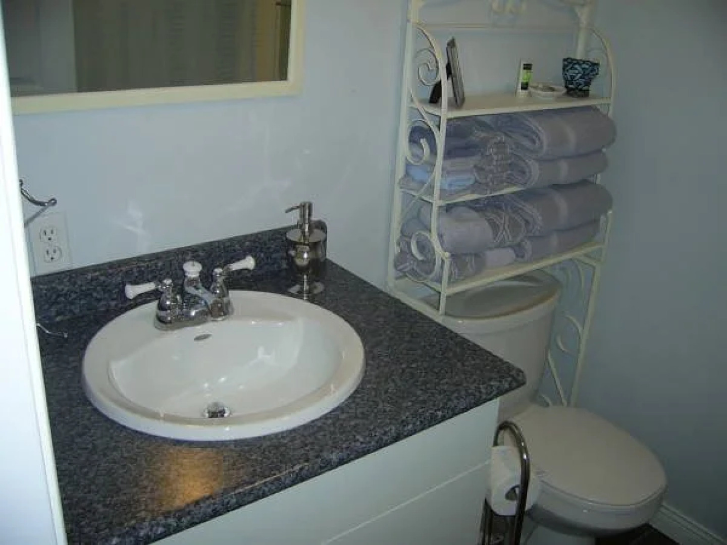 The Artist and The Quiltmaker - Victorian Bed and Breakfast