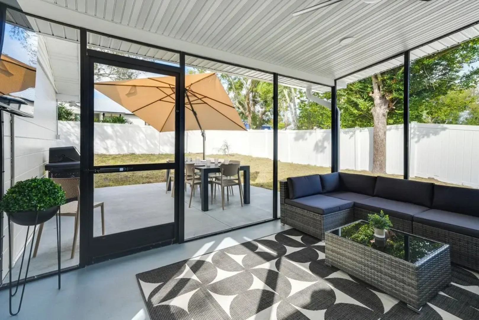 Mid-century Lakeland Home w/ Game Room!