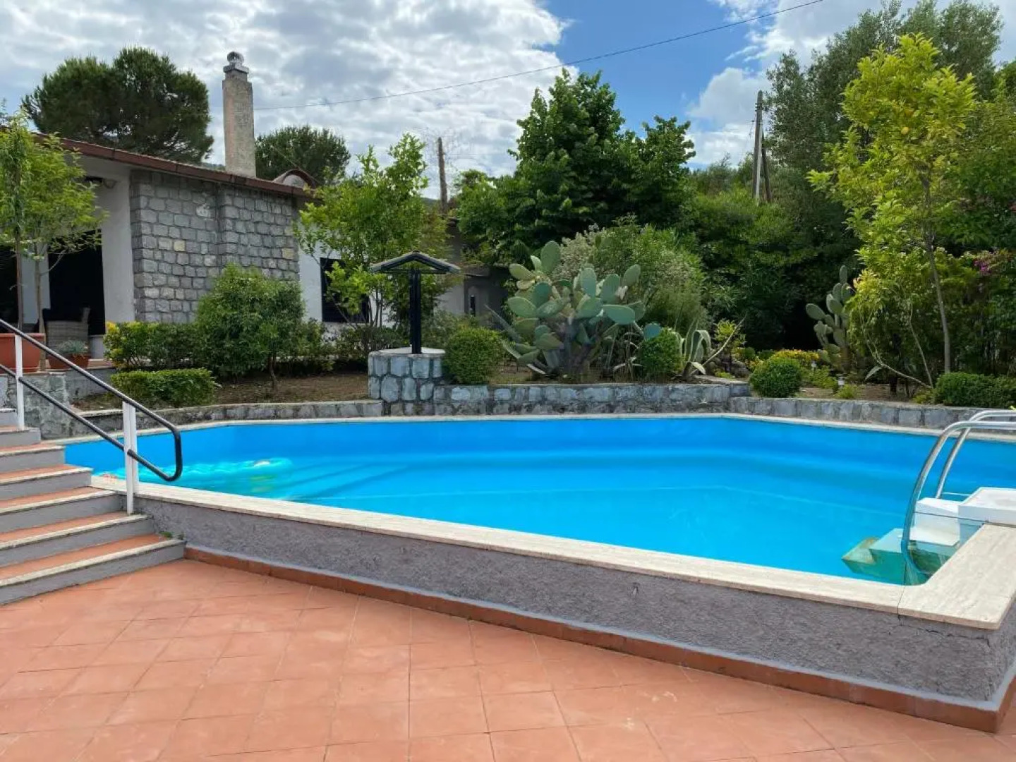 Villetta con piscina 10 posti letto Scario